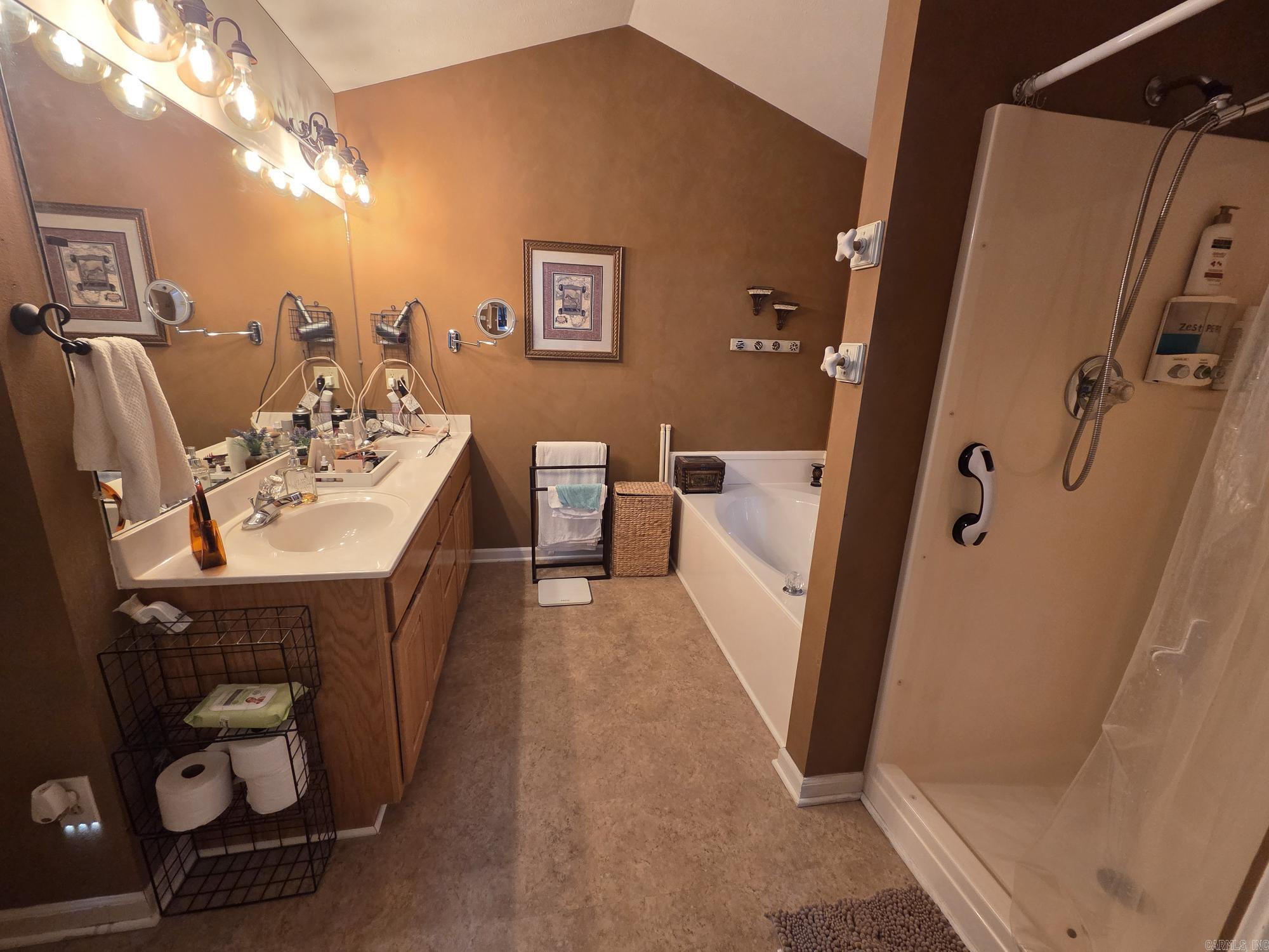 River Oaks Estates - Residential