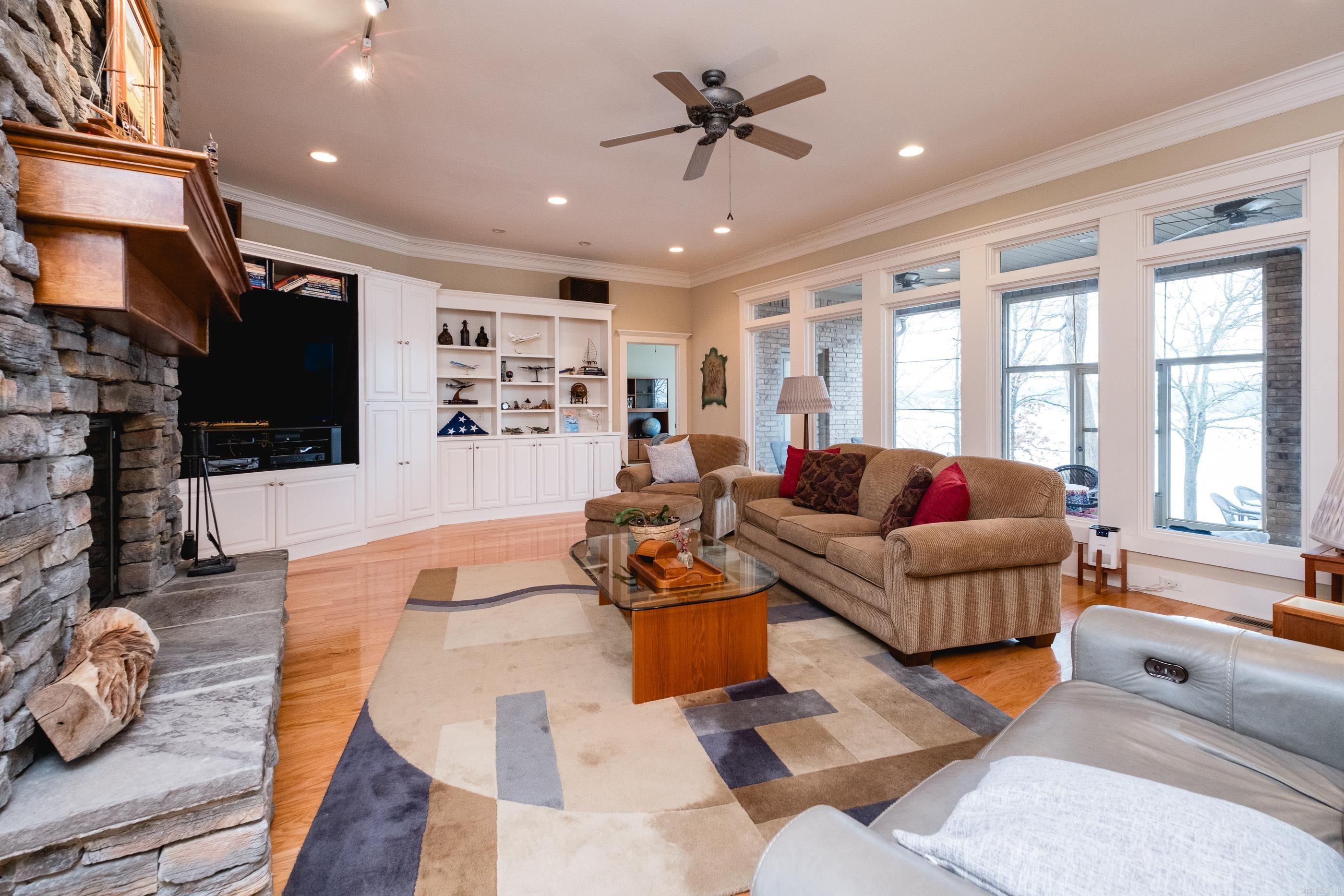 HURRICANE LAKE EST - Residential