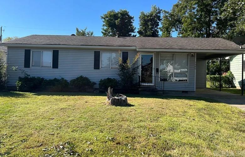 Now vacant and ready for immediate possession, this property is a strong investment opportunity with income-producing potential. Ideal for investors or buyers looking to renovate and occupy, it offers a functional layout and a convenient location near shopping, dining, and major transportation routes.