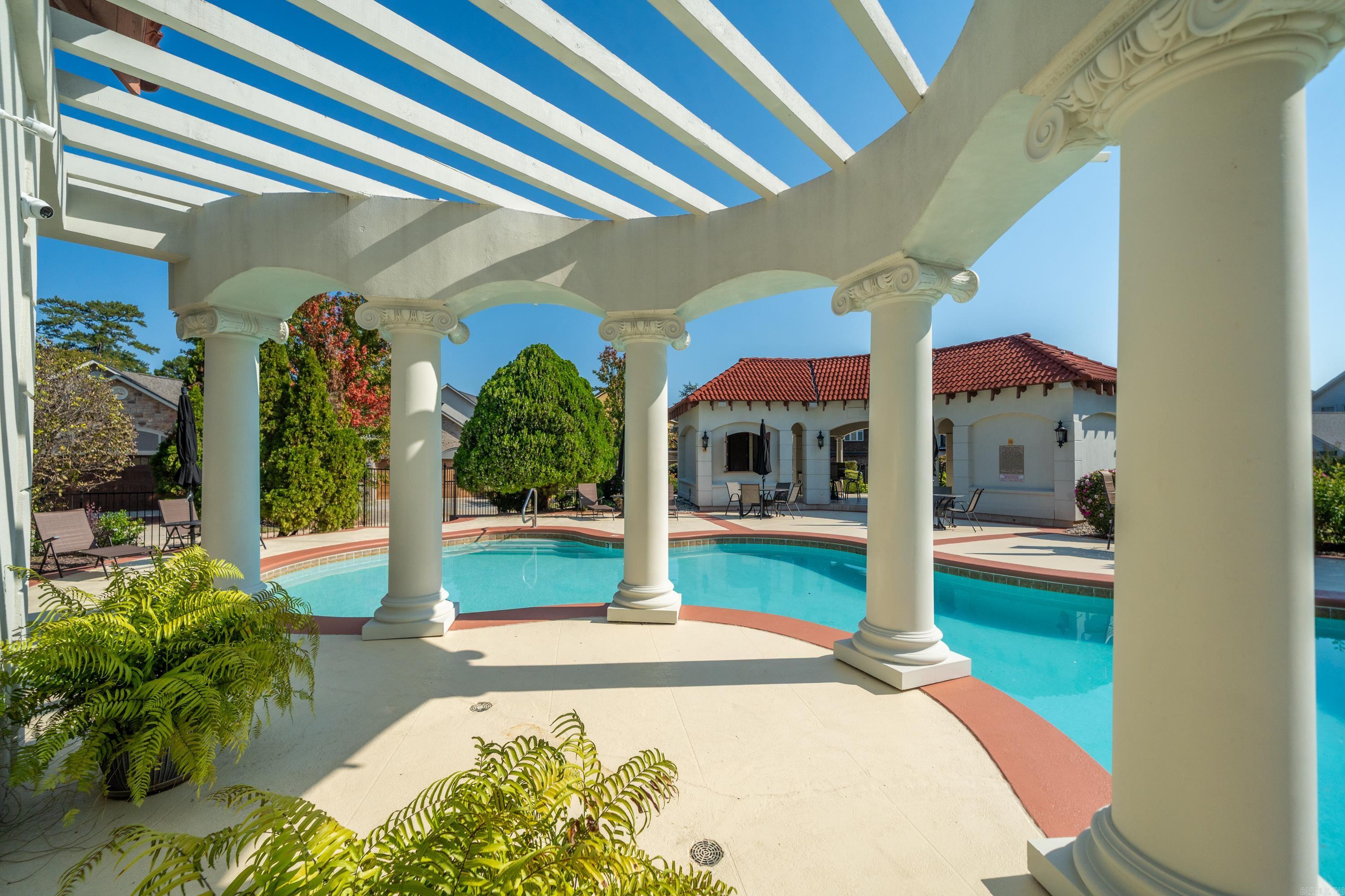 PARADISE LAKE VILLAGE TOWNHOME - Residential