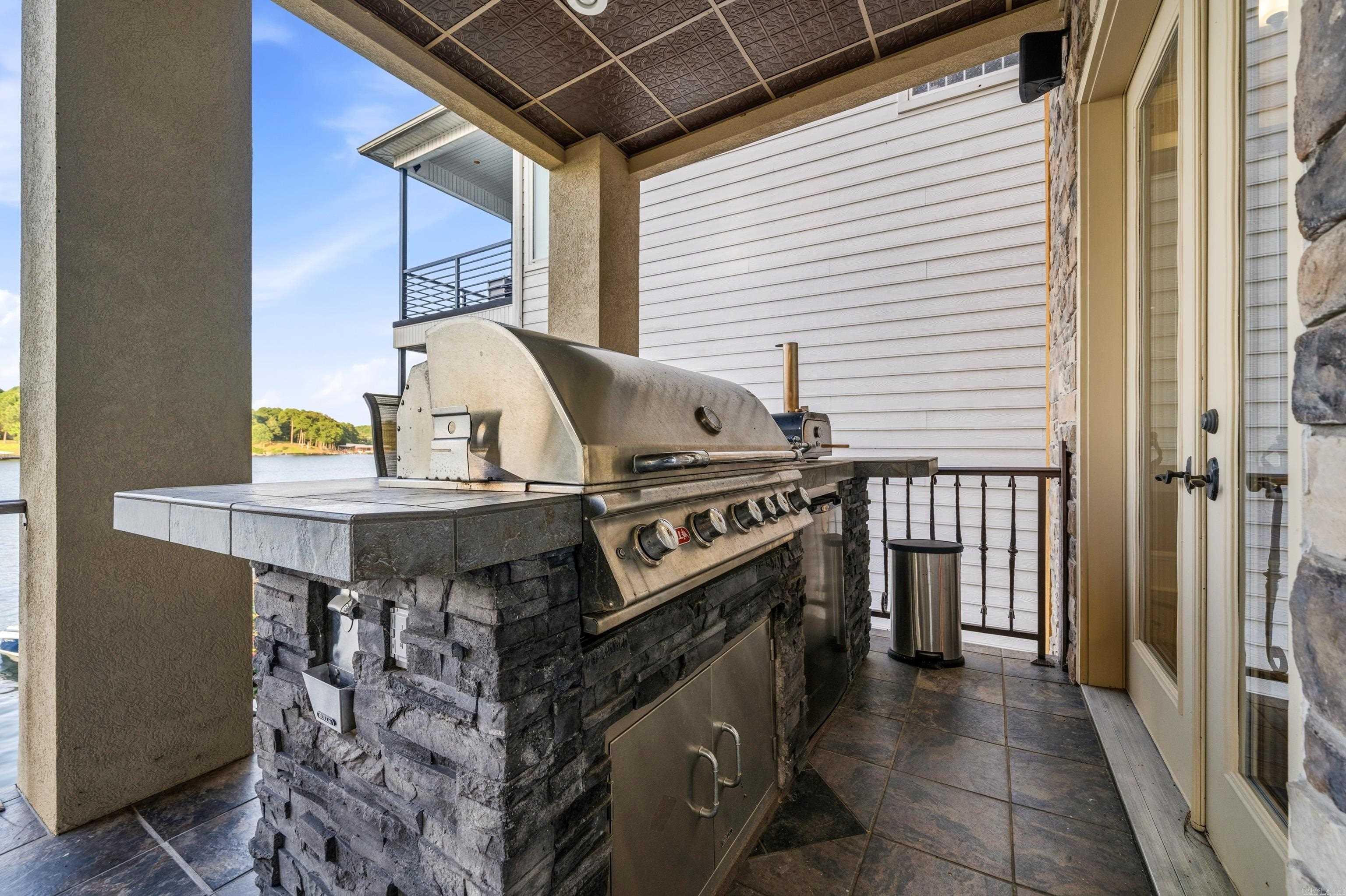 PARADISE LAKE VILLAGE TOWNHOME - Residential