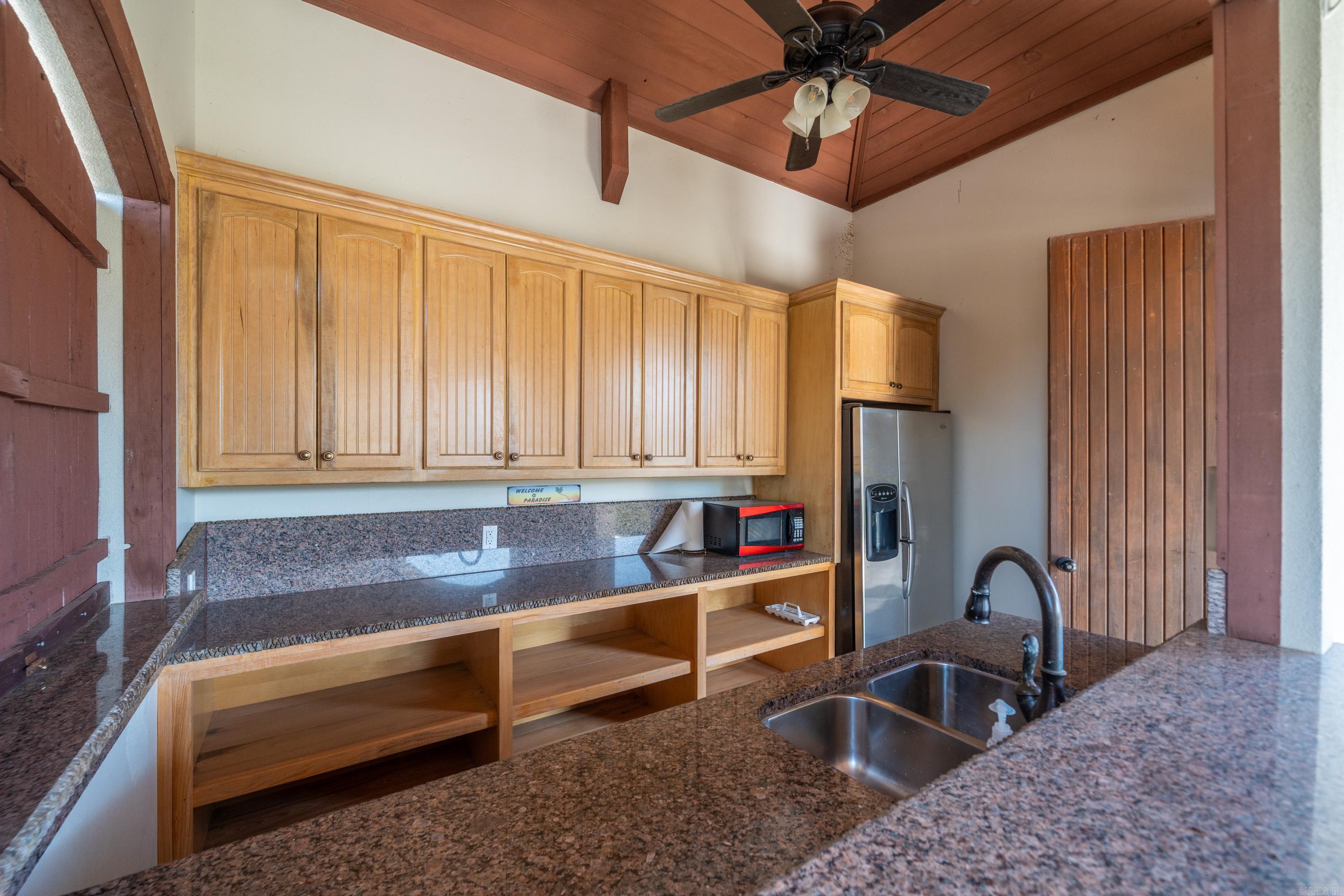 PARADISE LAKE VILLAGE TOWNHOME - Residential
