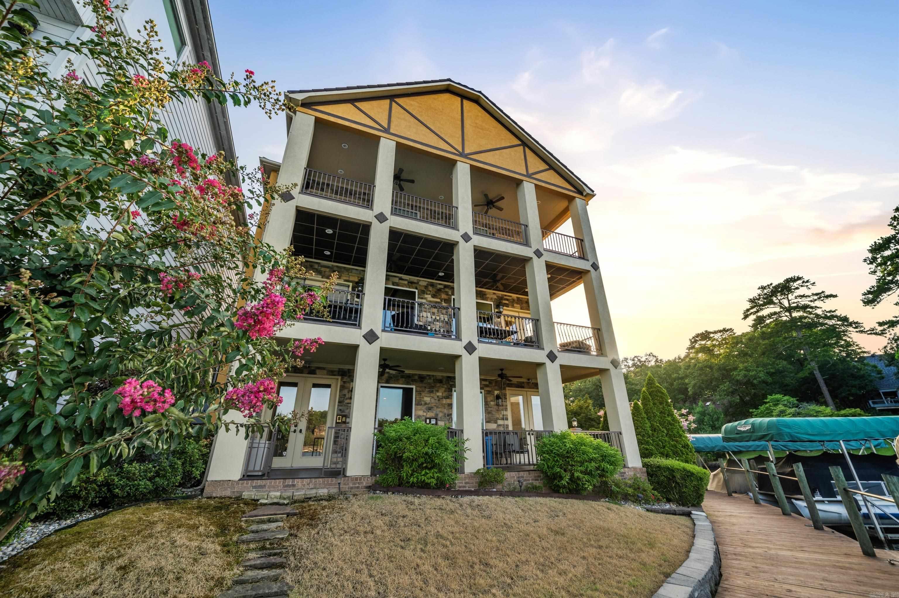PARADISE LAKE VILLAGE TOWNHOME - Residential