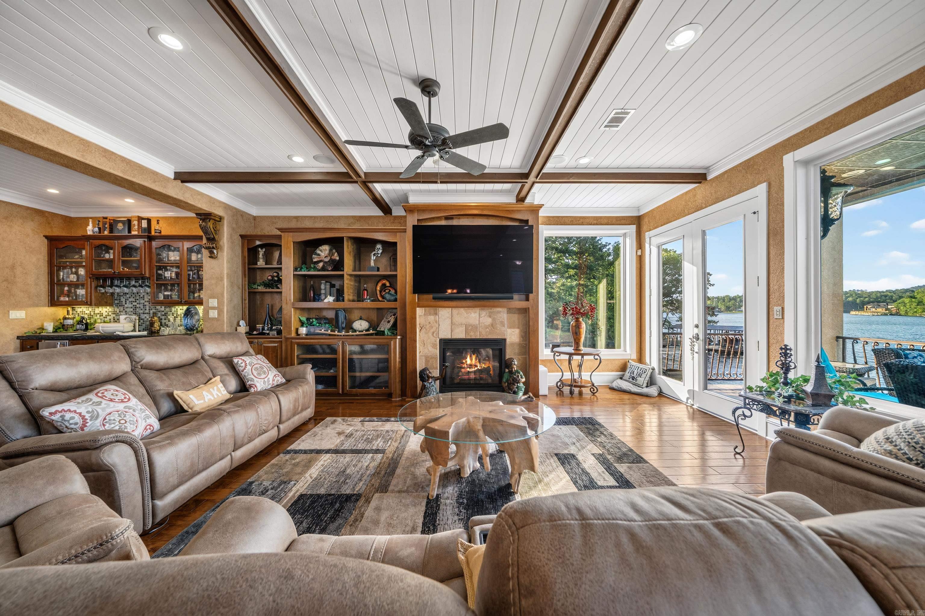 PARADISE LAKE VILLAGE TOWNHOME - Residential