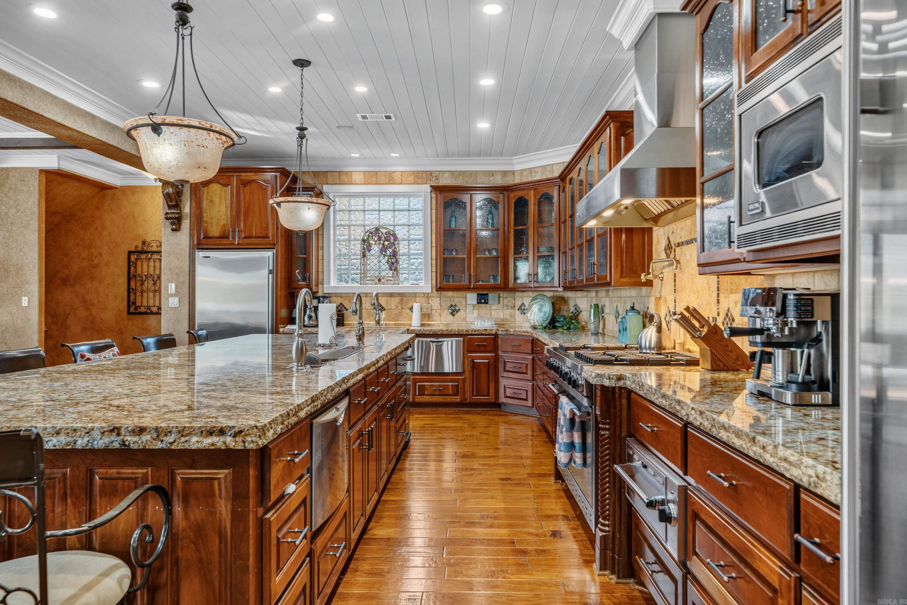 PARADISE LAKE VILLAGE TOWNHOME - Residential
