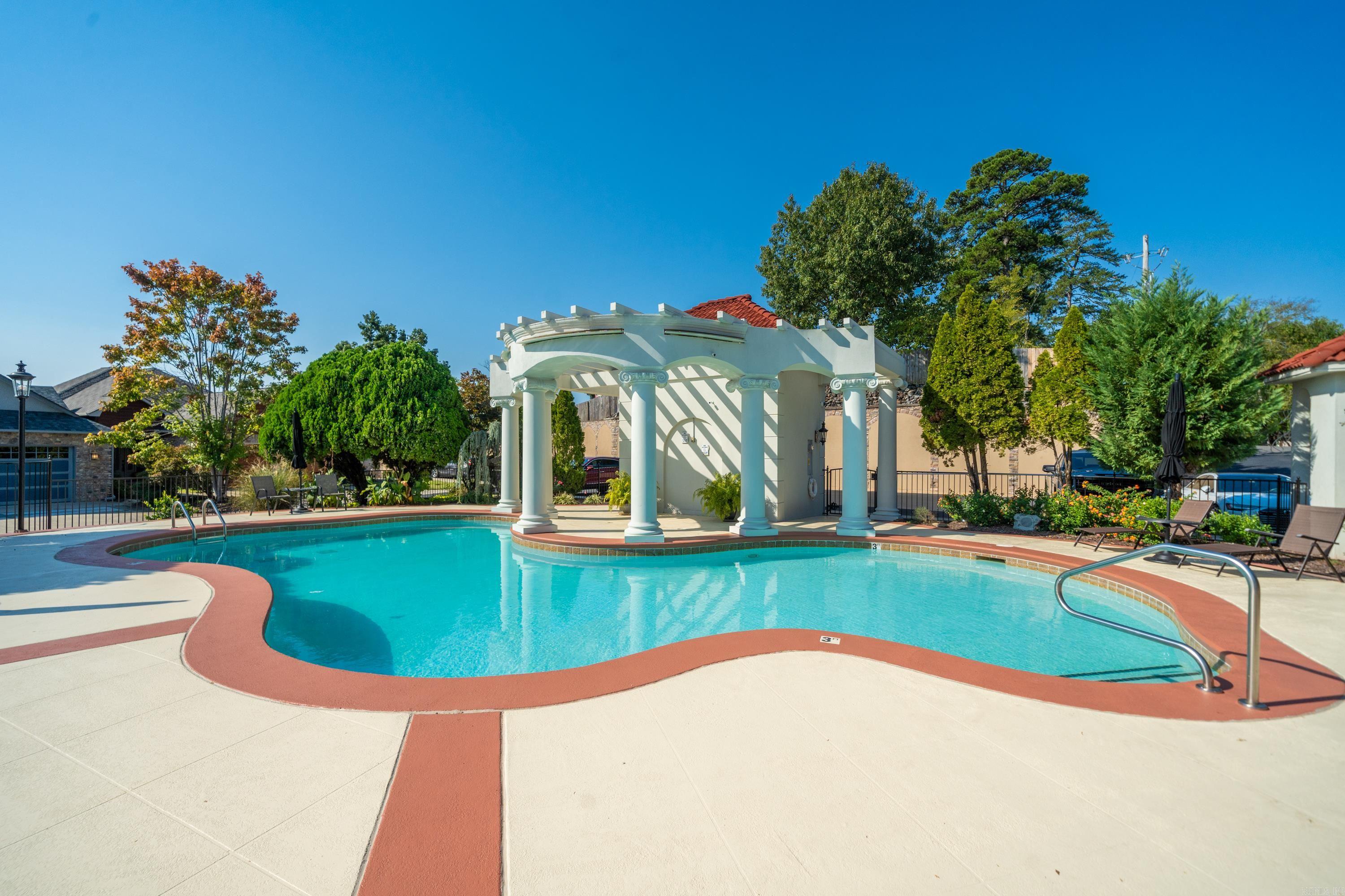 PARADISE LAKE VILLAGE TOWNHOME - Residential