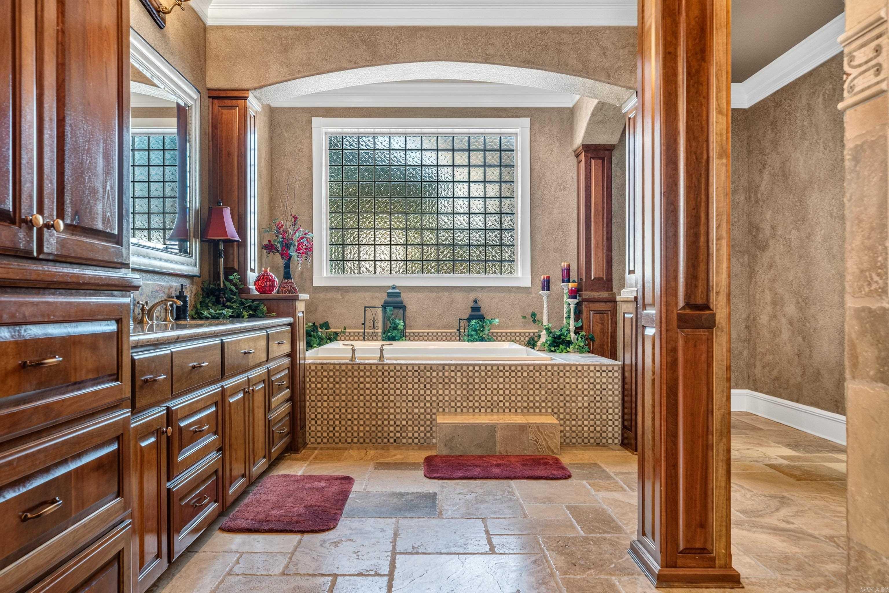PARADISE LAKE VILLAGE TOWNHOME - Residential