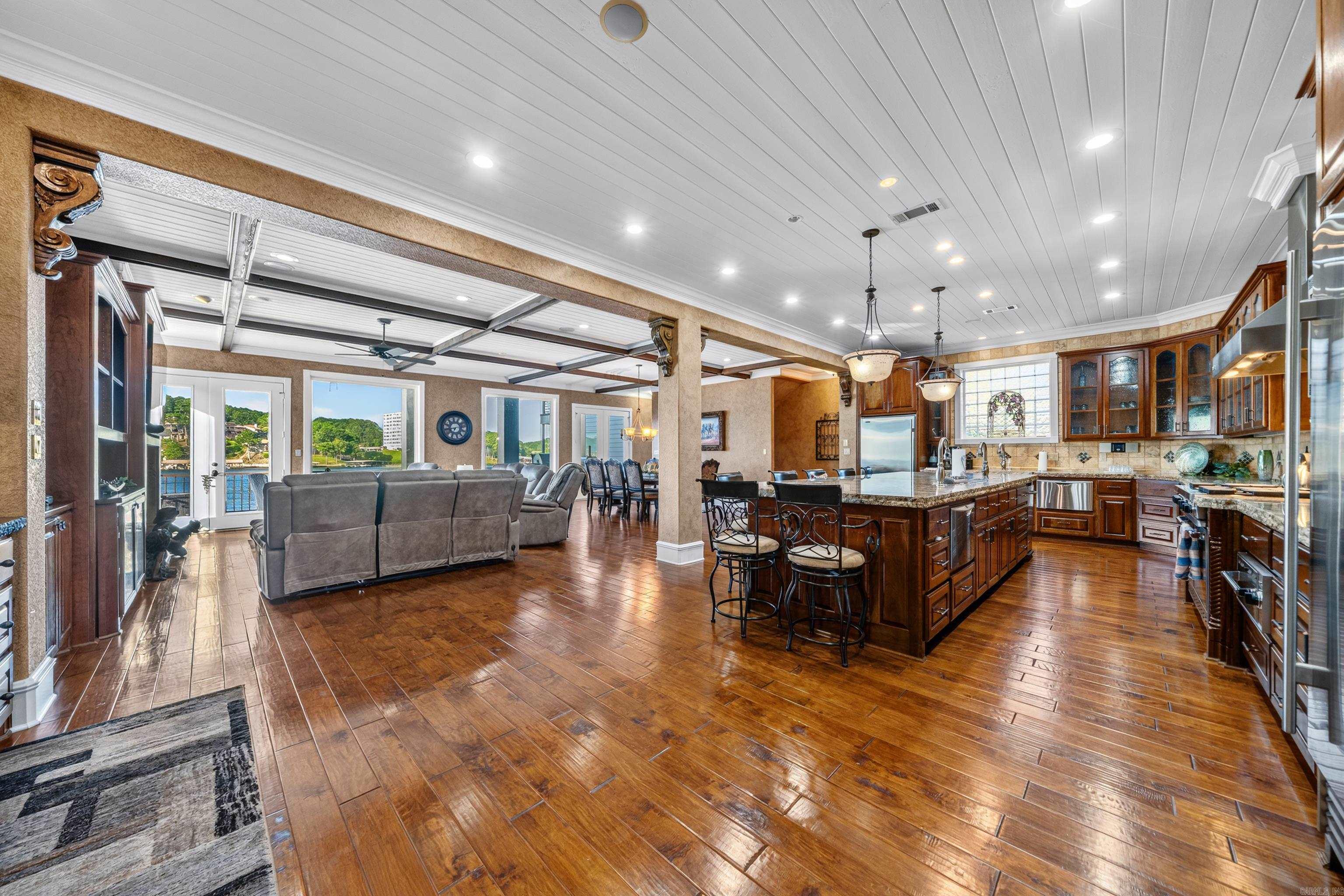 PARADISE LAKE VILLAGE TOWNHOME - Residential