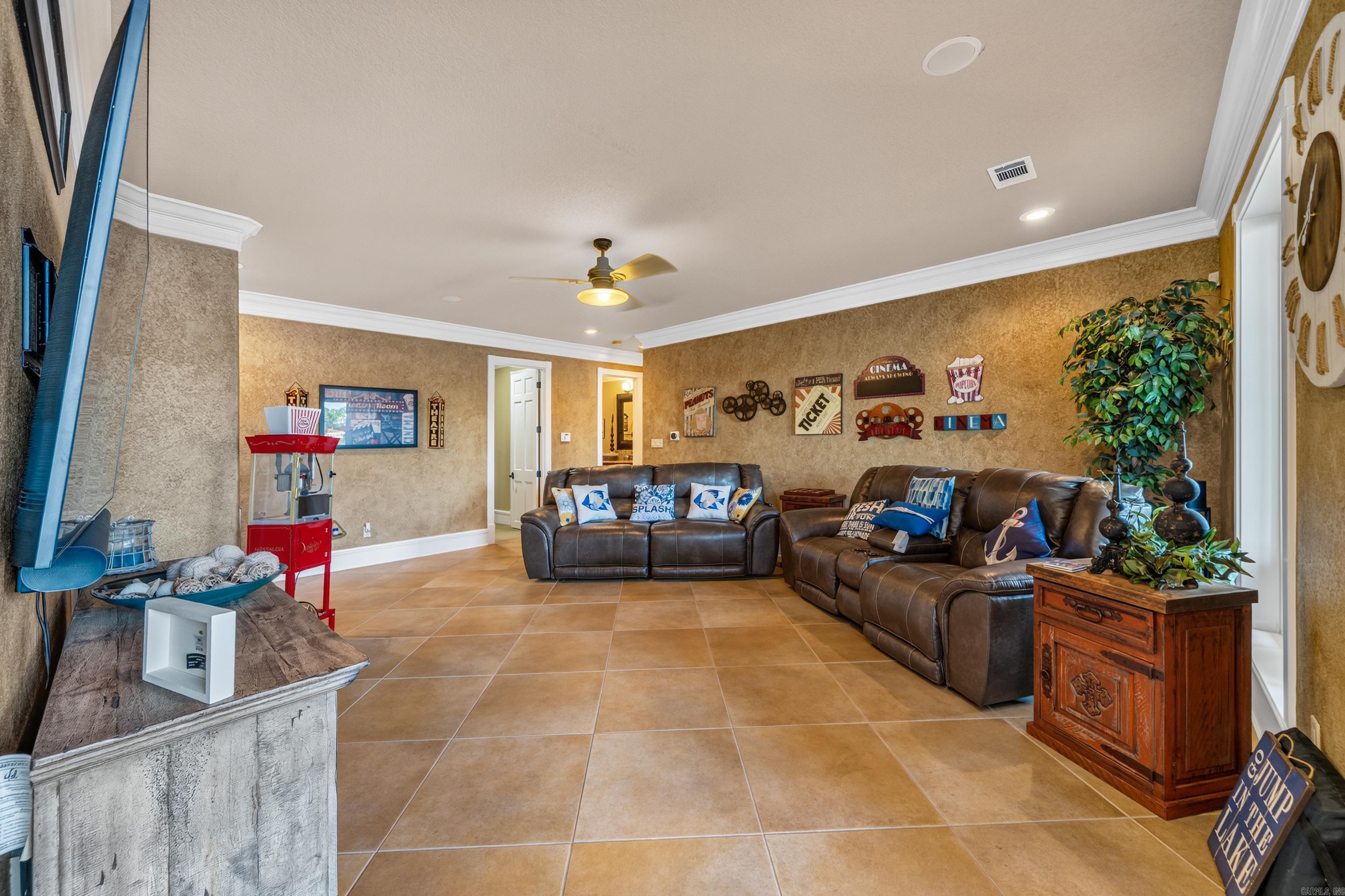PARADISE LAKE VILLAGE TOWNHOME - Residential