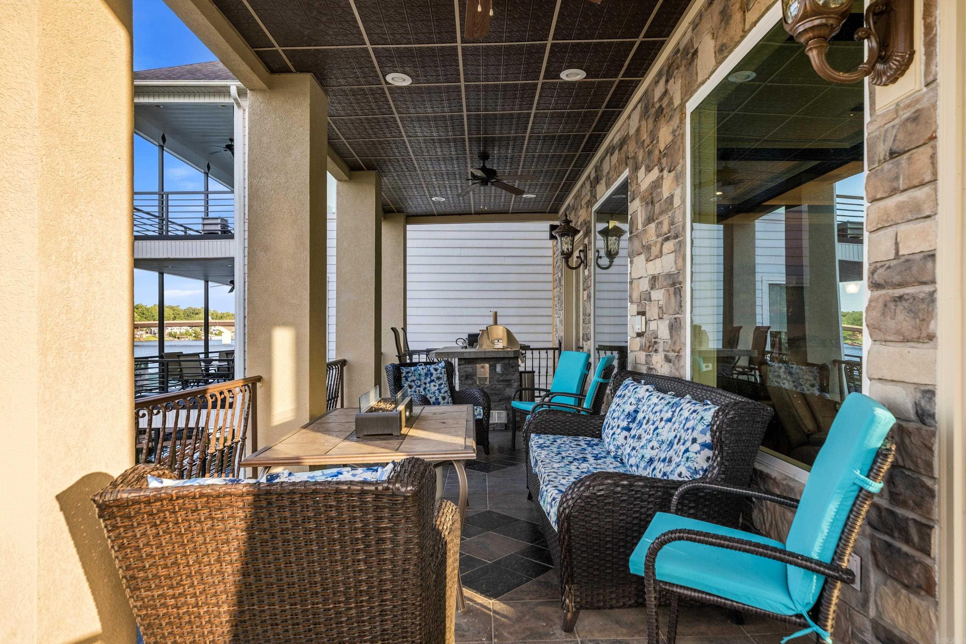 PARADISE LAKE VILLAGE TOWNHOME - Residential