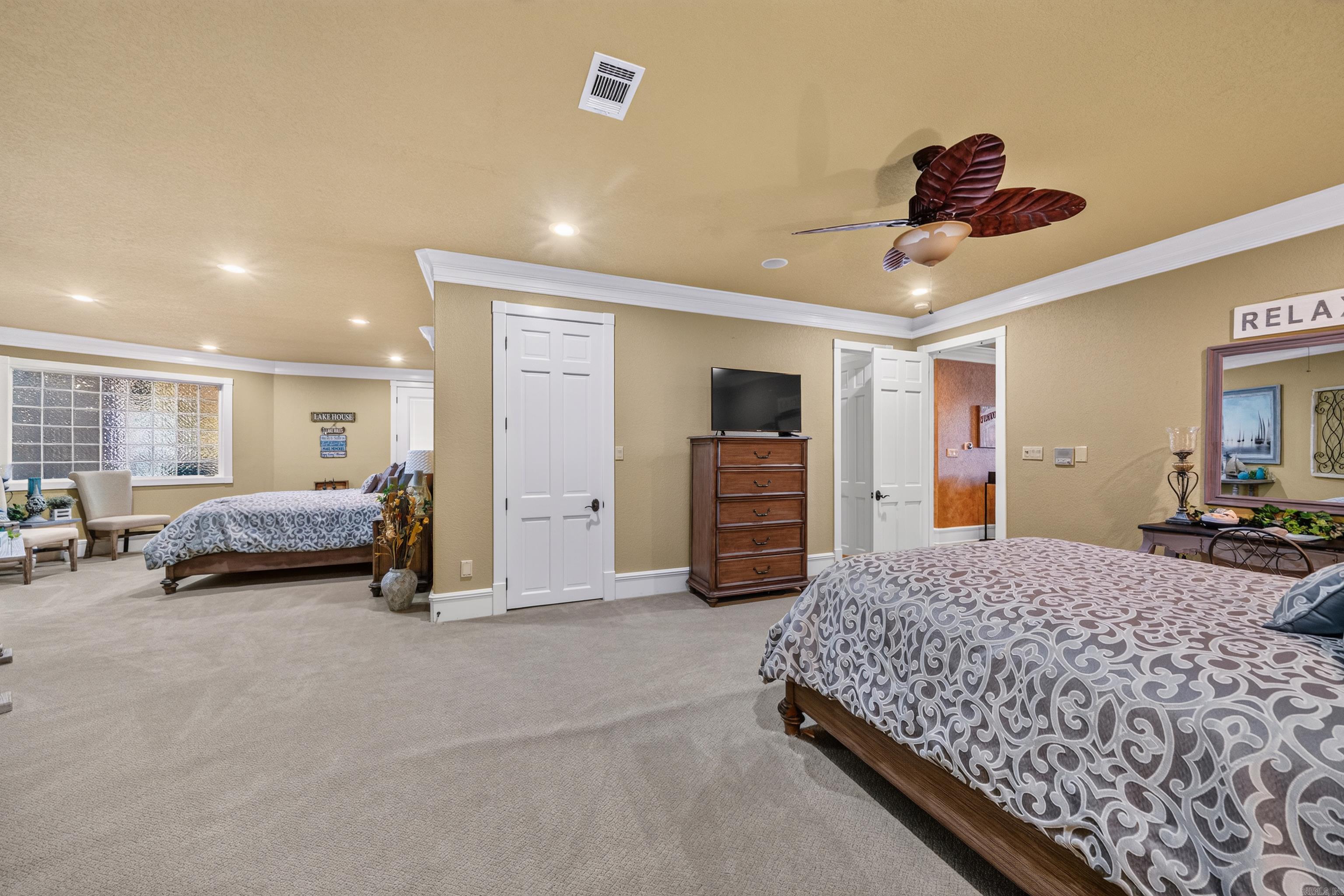 PARADISE LAKE VILLAGE TOWNHOME - Residential