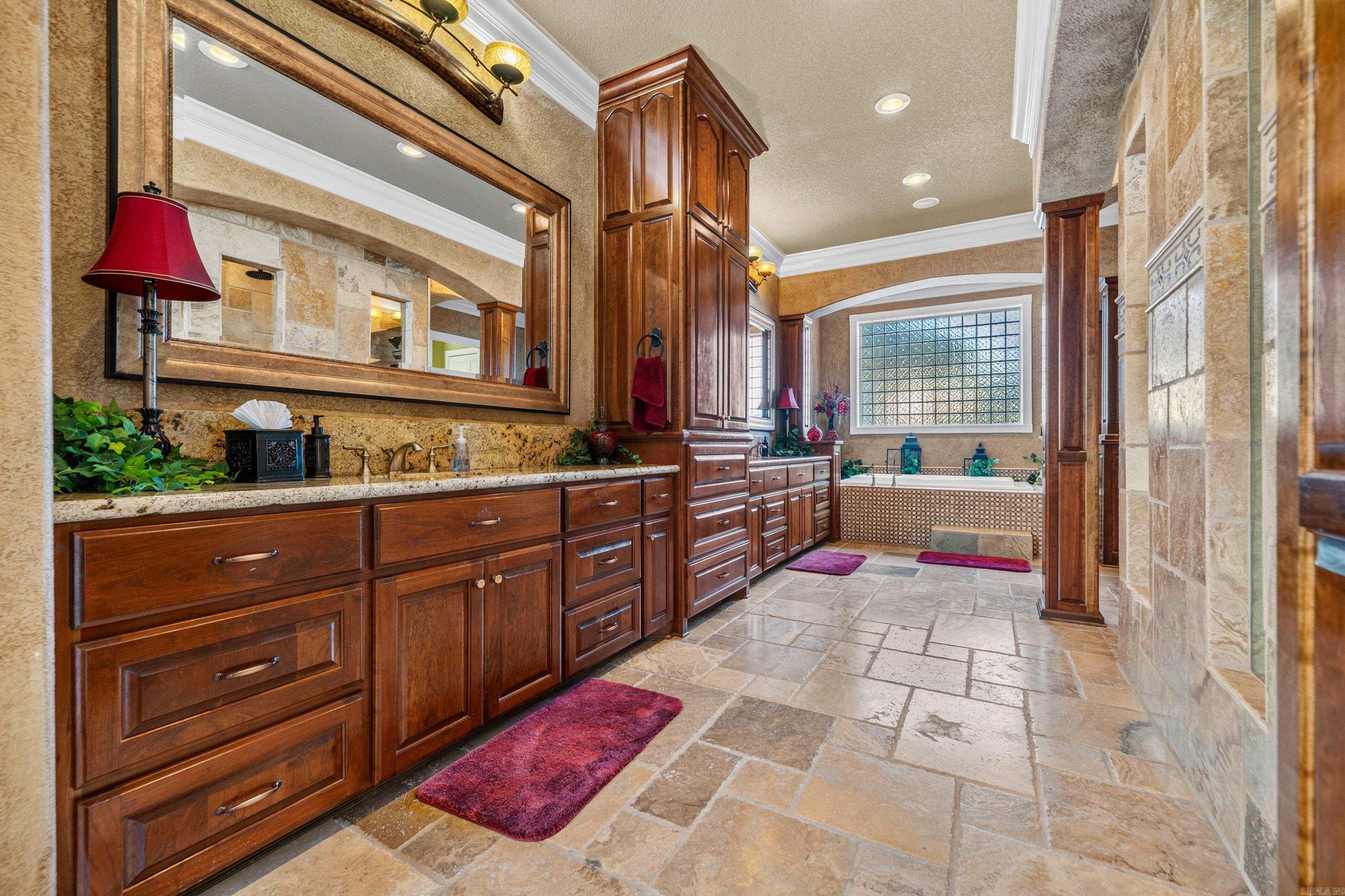 PARADISE LAKE VILLAGE TOWNHOME - Residential