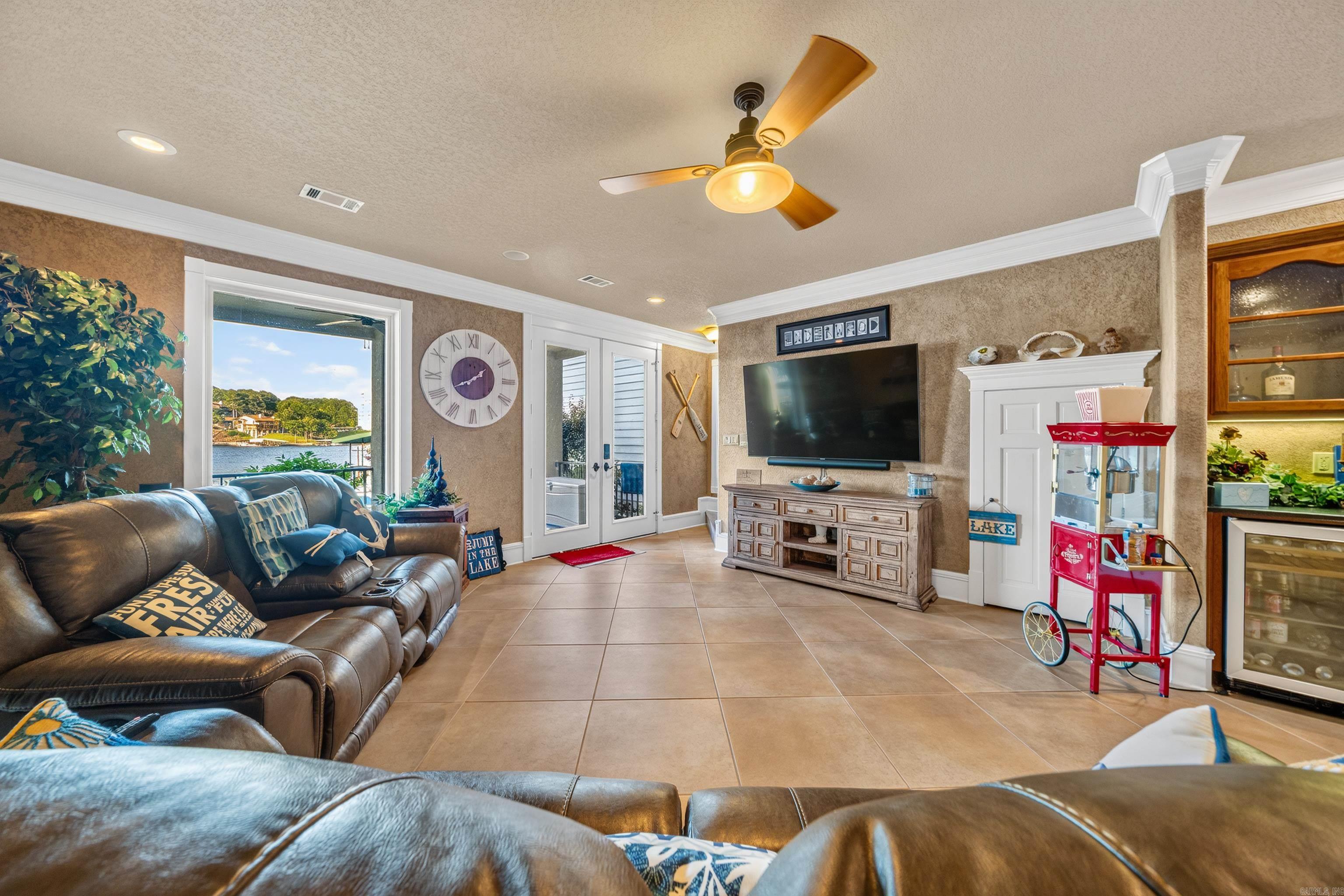 PARADISE LAKE VILLAGE TOWNHOME - Residential