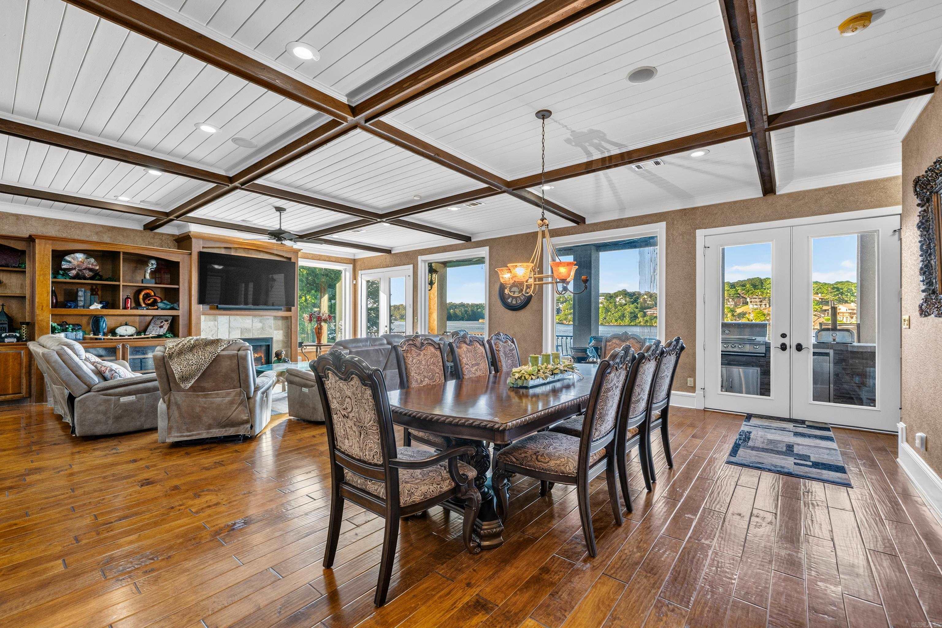 PARADISE LAKE VILLAGE TOWNHOME - Residential