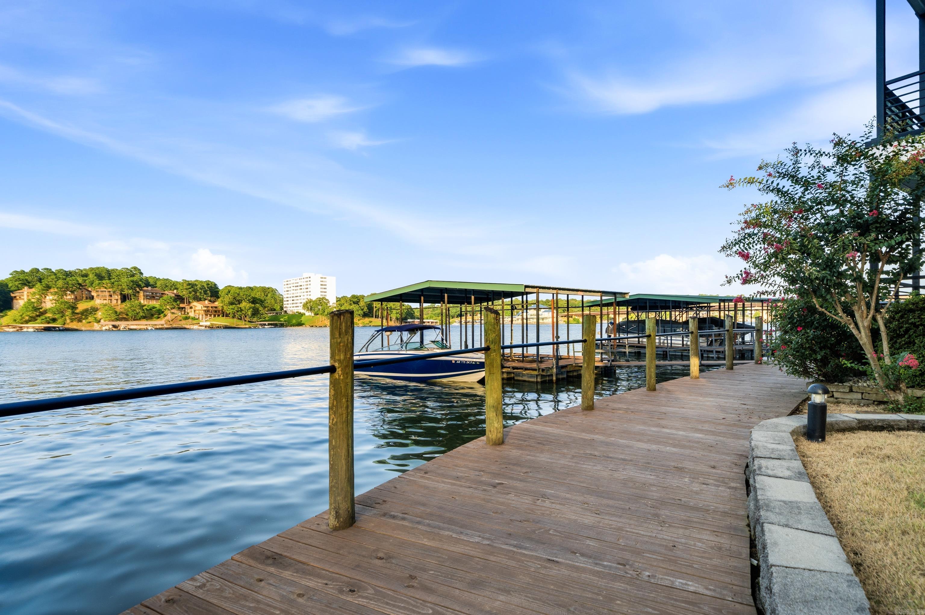 PARADISE LAKE VILLAGE TOWNHOME - Residential