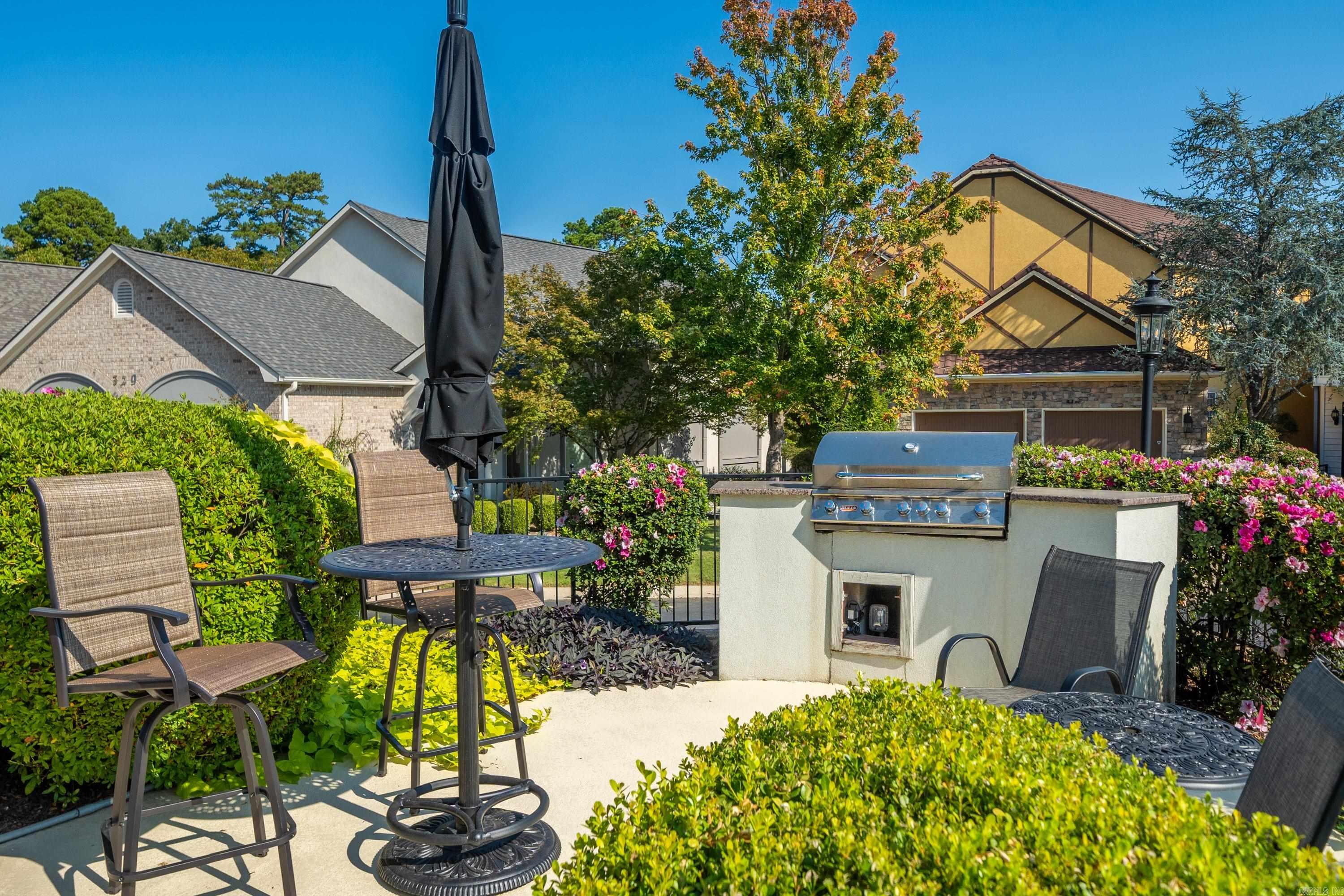 PARADISE LAKE VILLAGE TOWNHOME - Residential