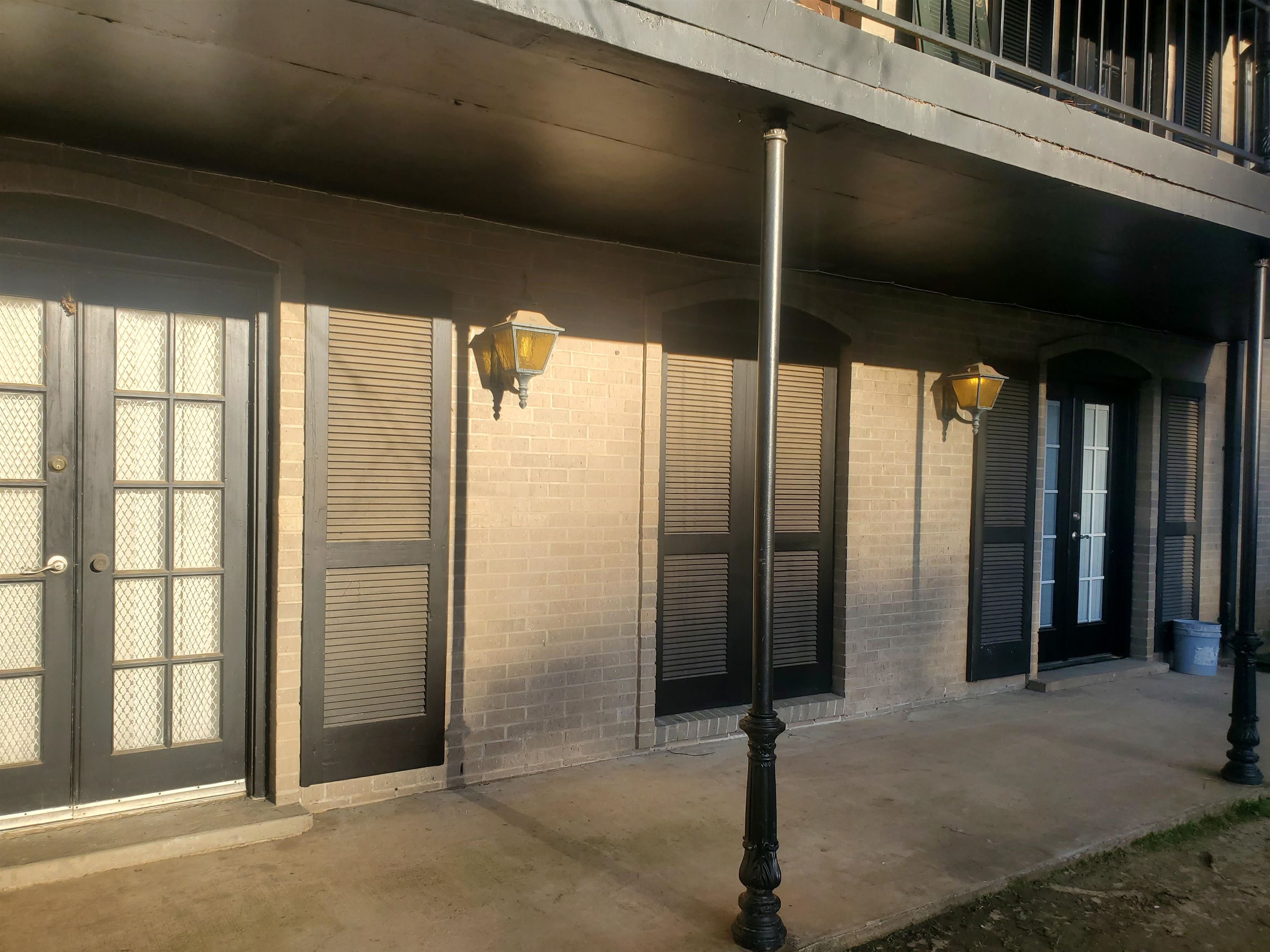 WINDSOR GARDENS CONDOMINIUMS - Residential