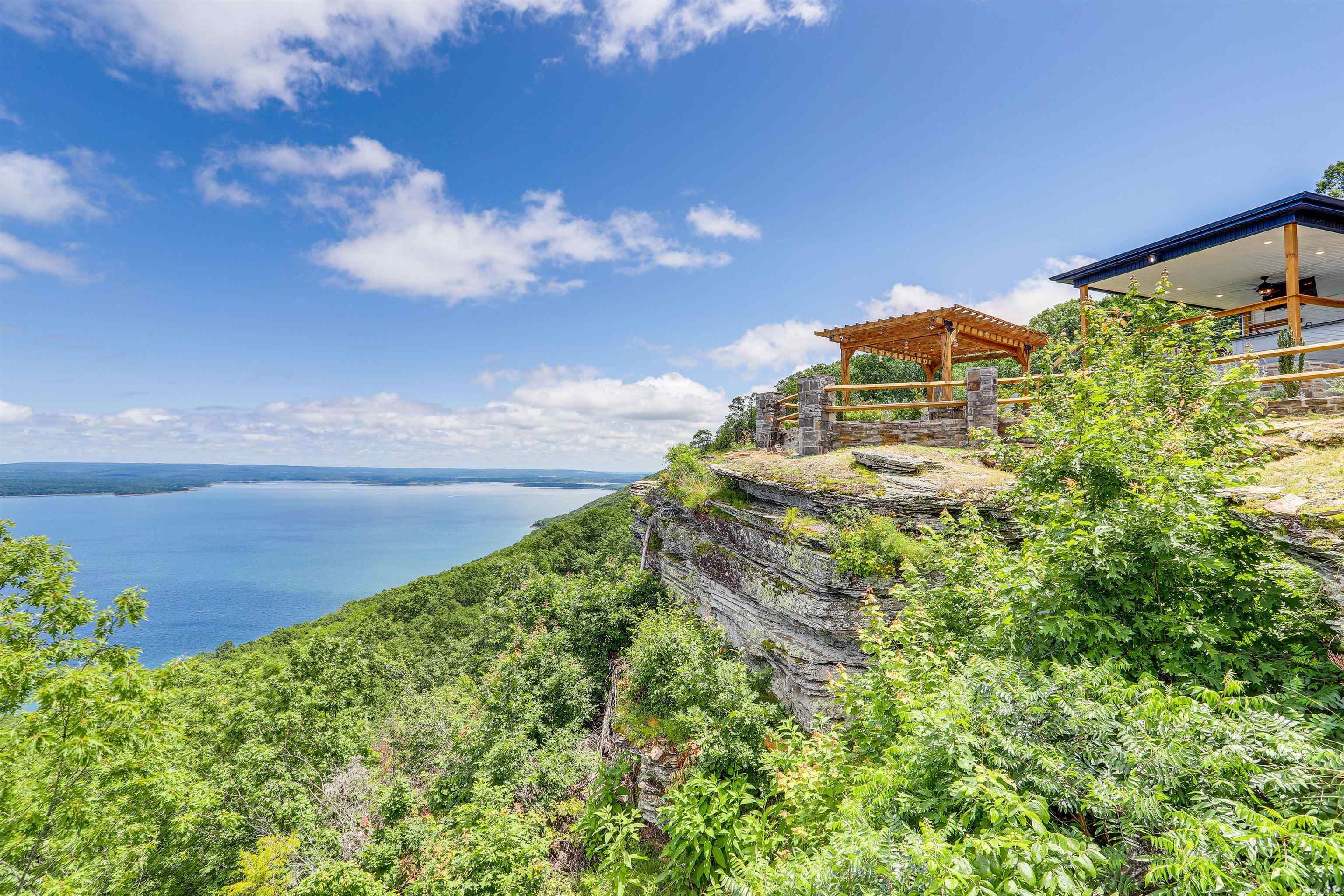 DIAMOND BLUFF ESTATES - Residential