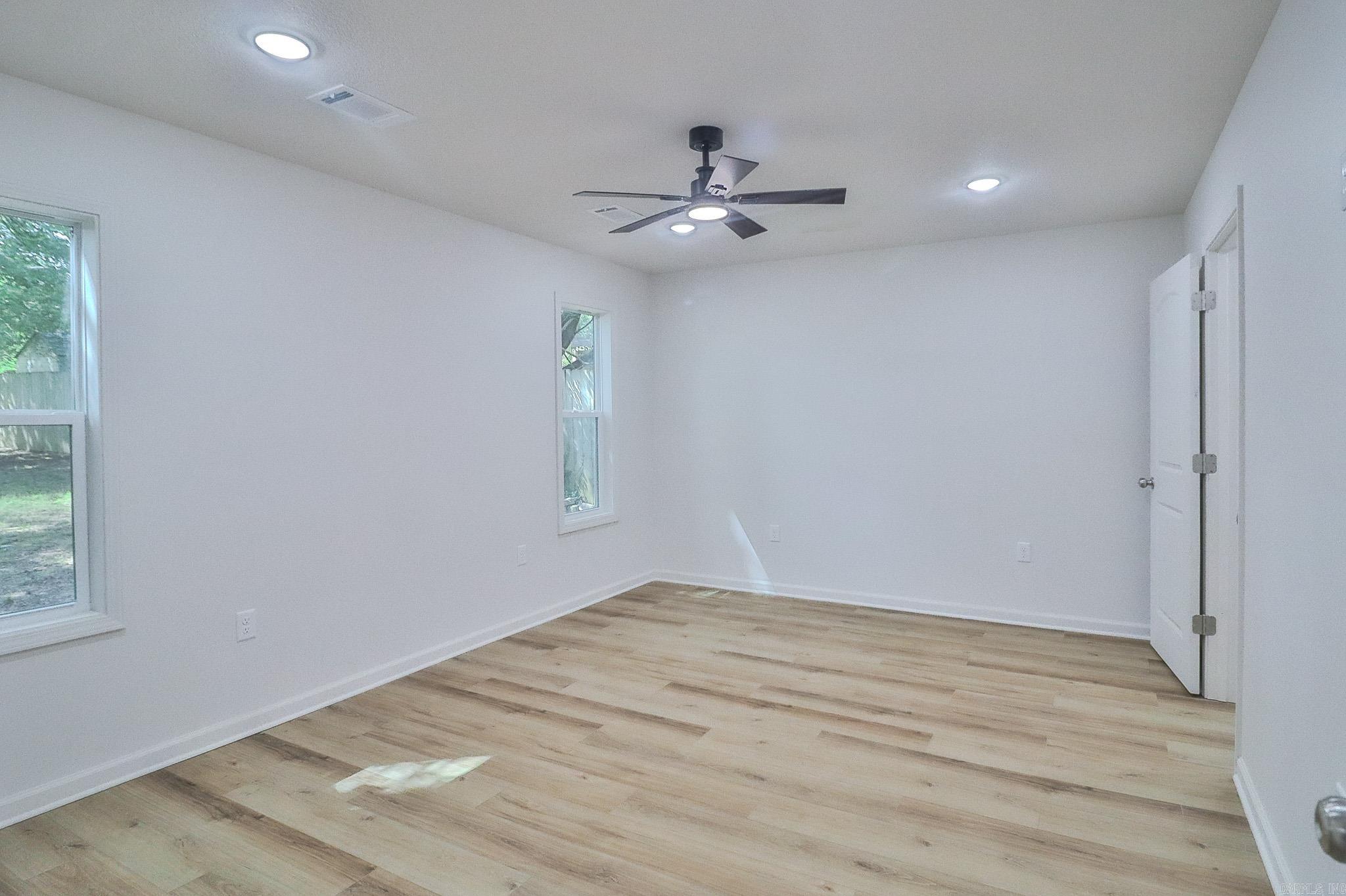 HUNTERS RUN ADDITION - Residential