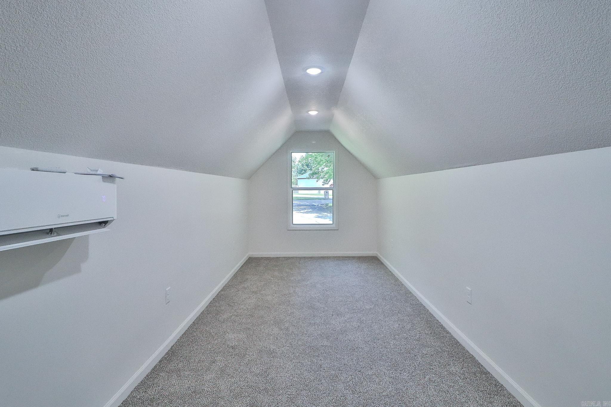 HUNTERS RUN ADDITION - Residential