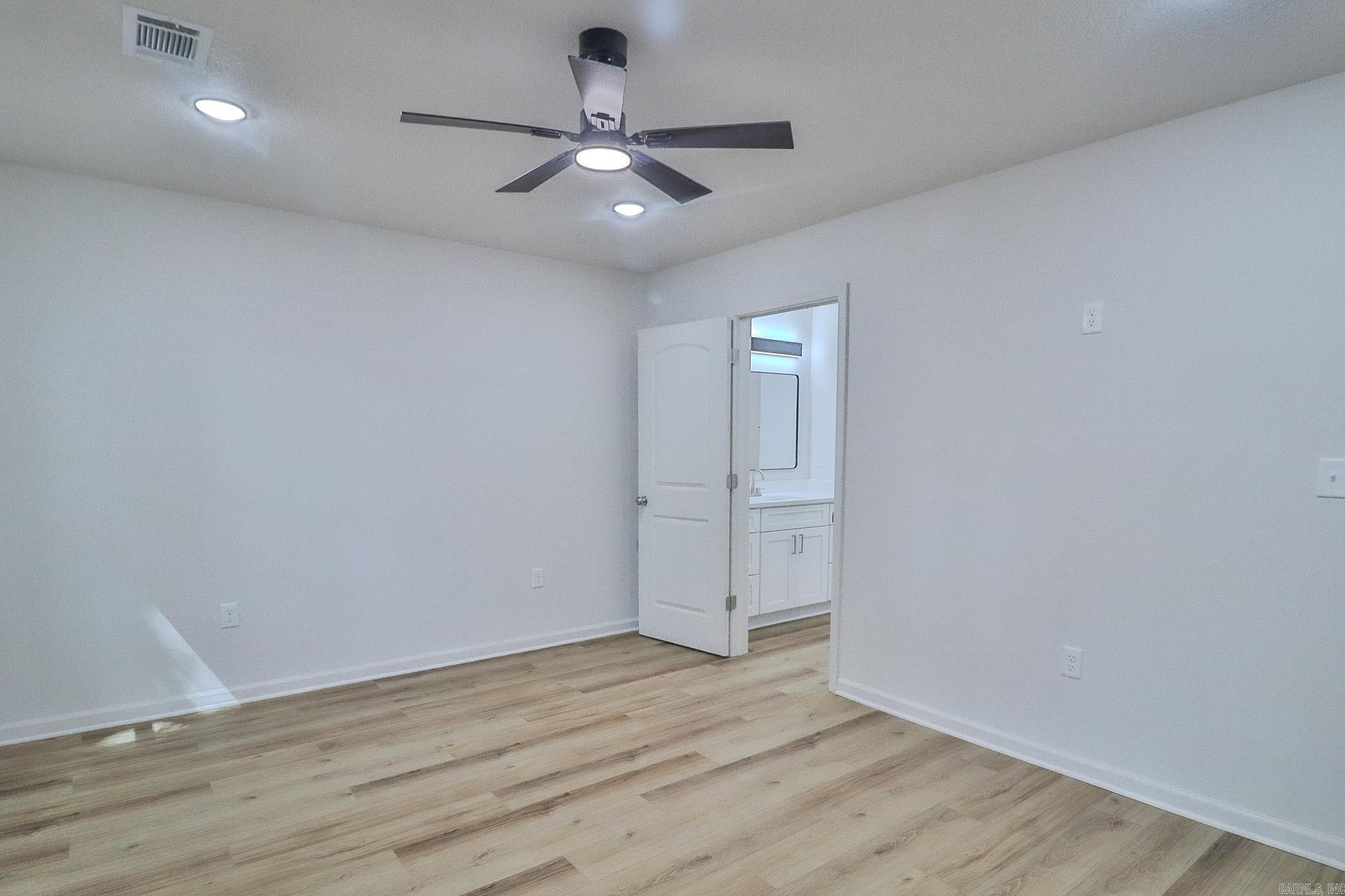 HUNTERS RUN ADDITION - Residential