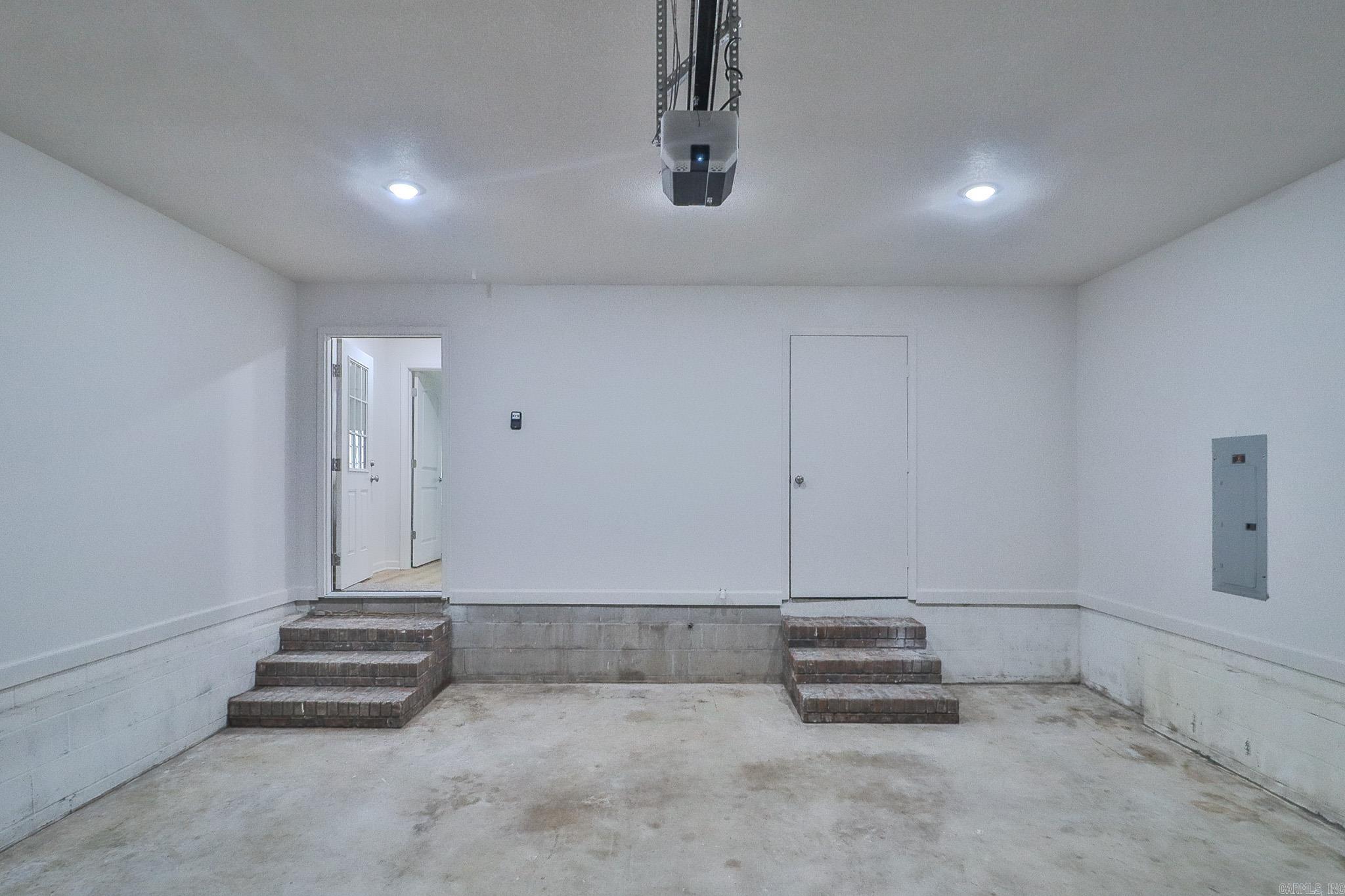 HUNTERS RUN ADDITION - Residential