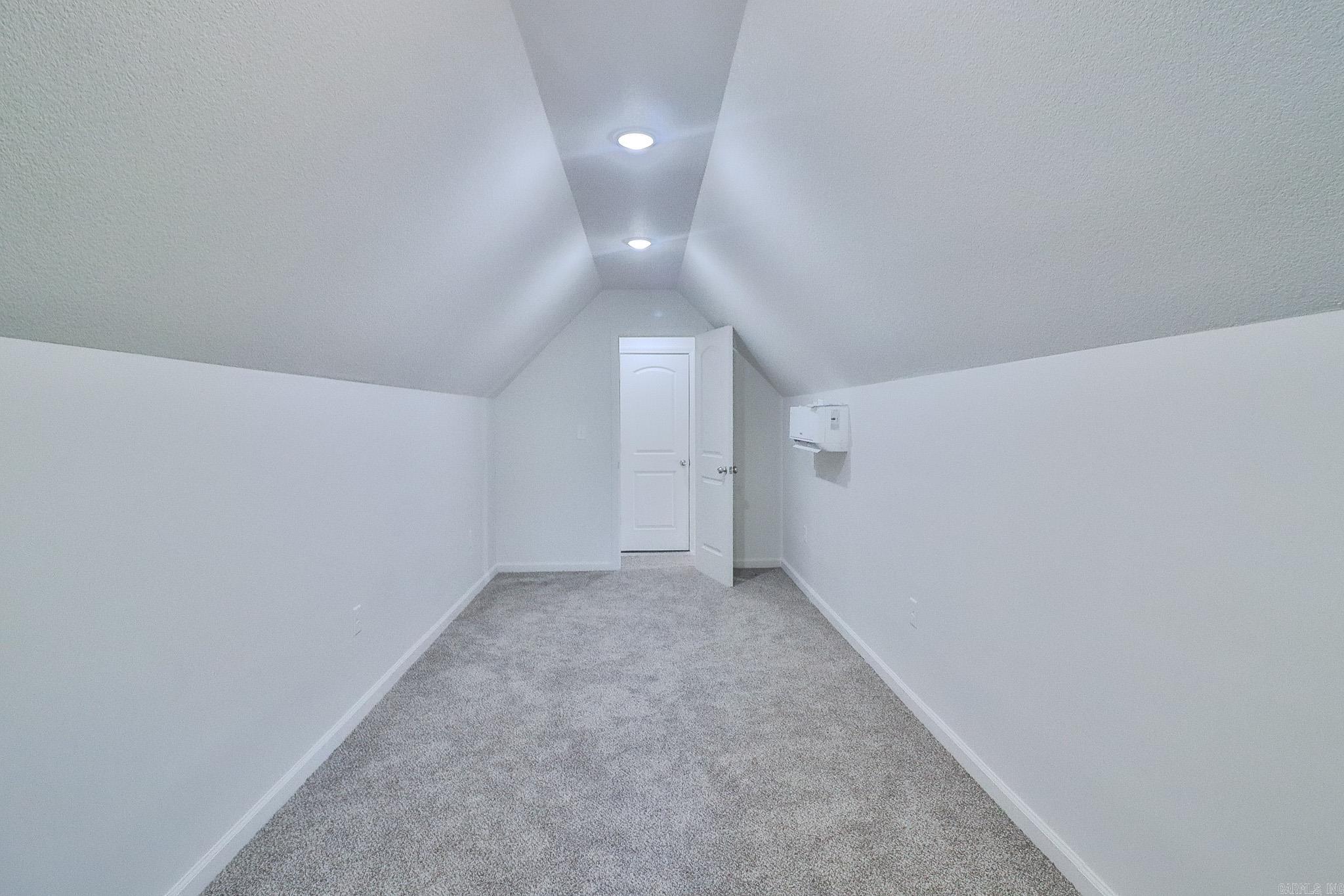 HUNTERS RUN ADDITION - Residential