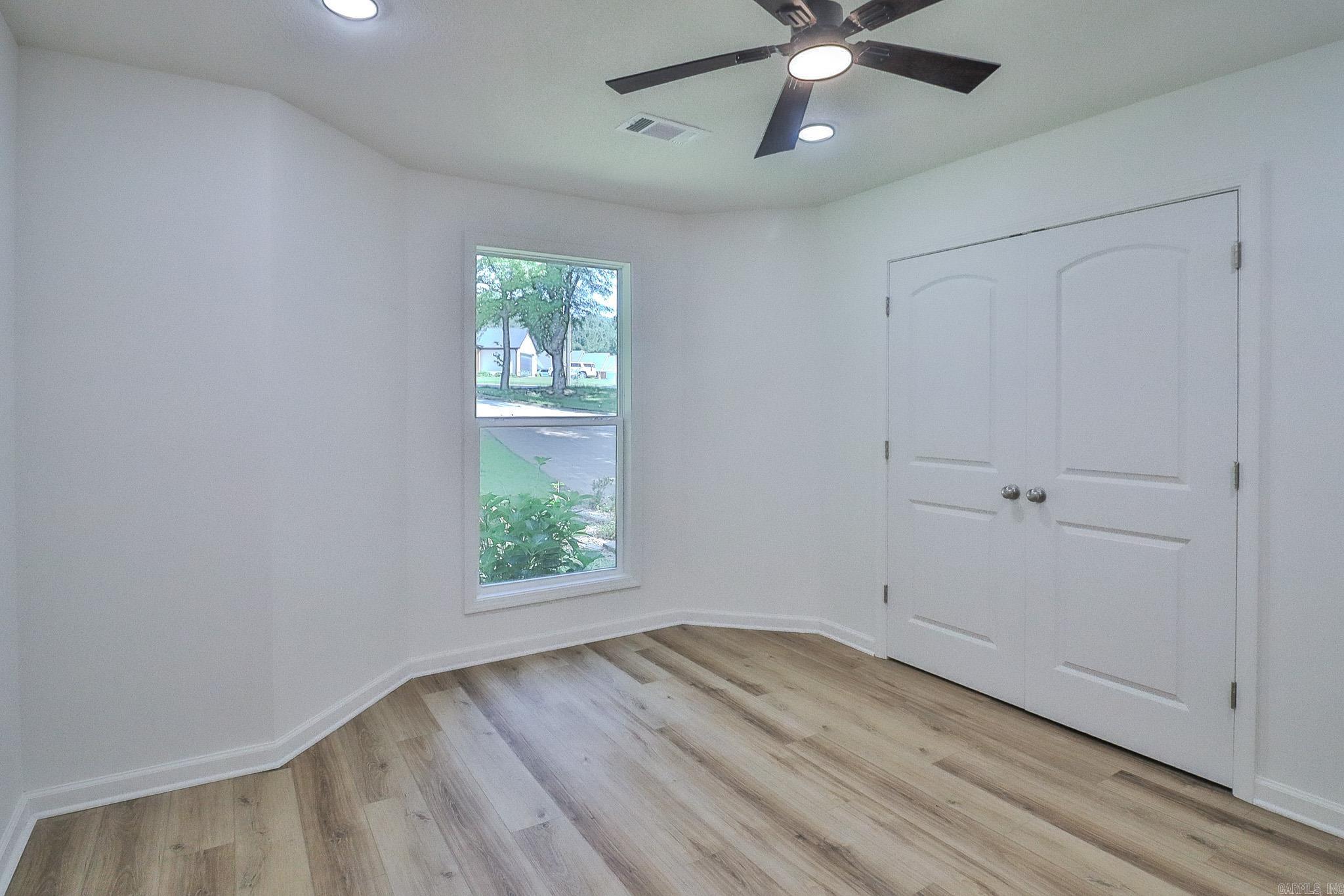 HUNTERS RUN ADDITION - Residential