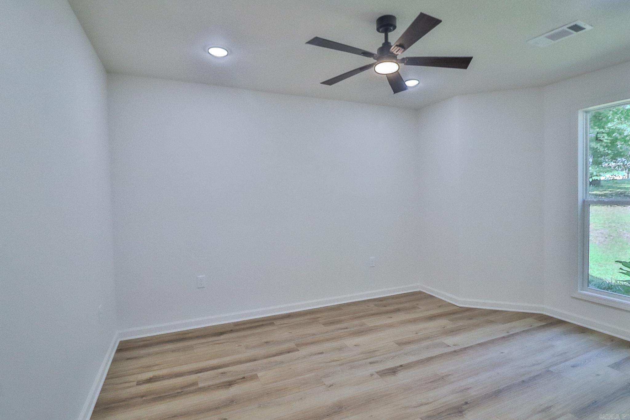 HUNTERS RUN ADDITION - Residential