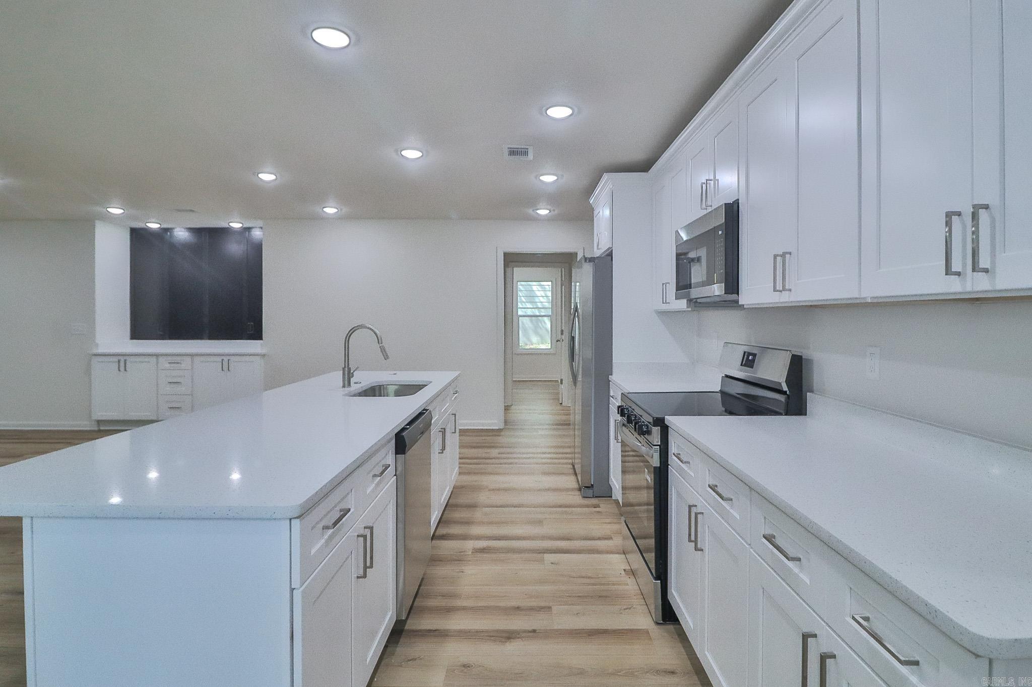 HUNTERS RUN ADDITION - Residential