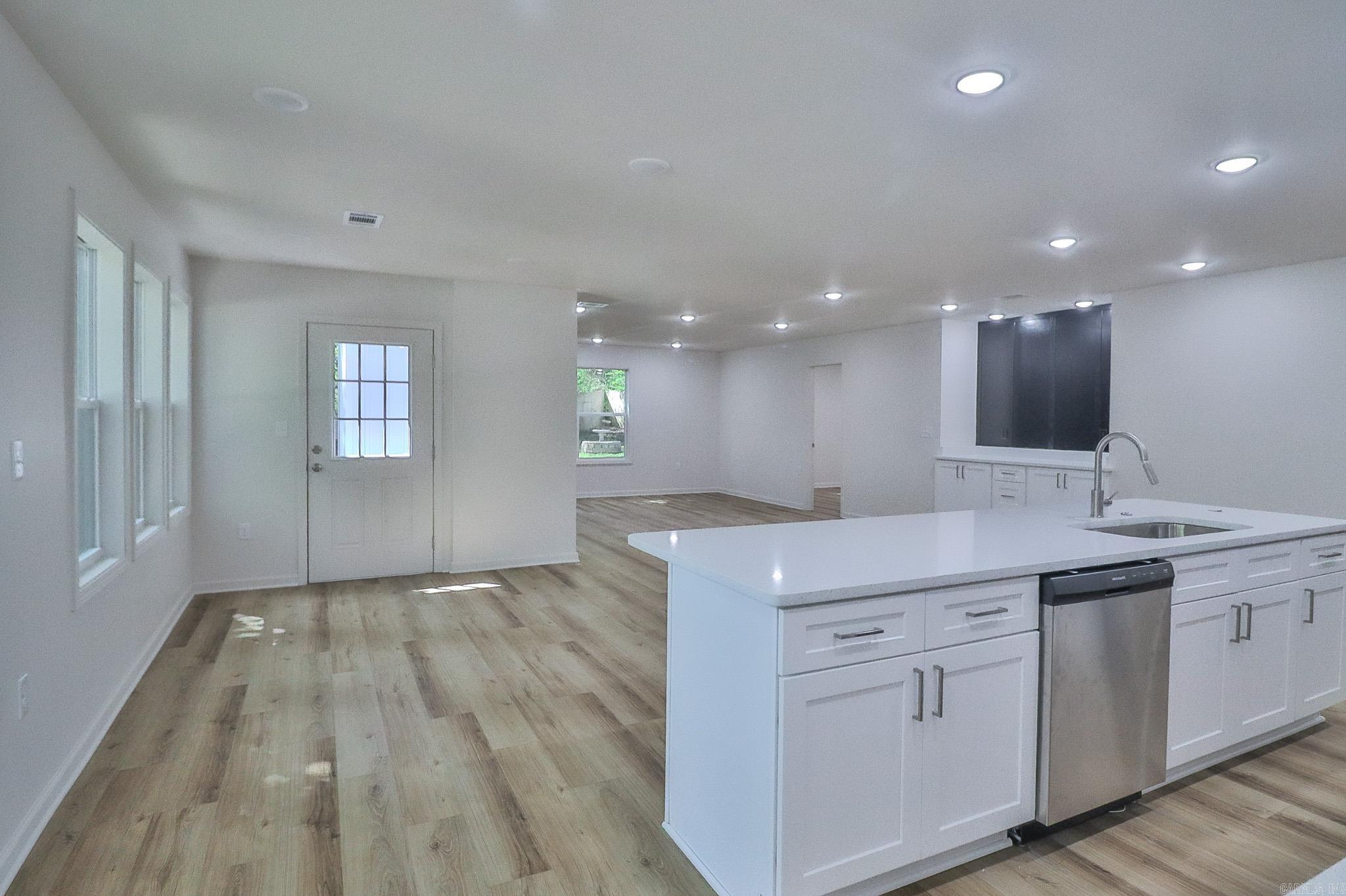 HUNTERS RUN ADDITION - Residential