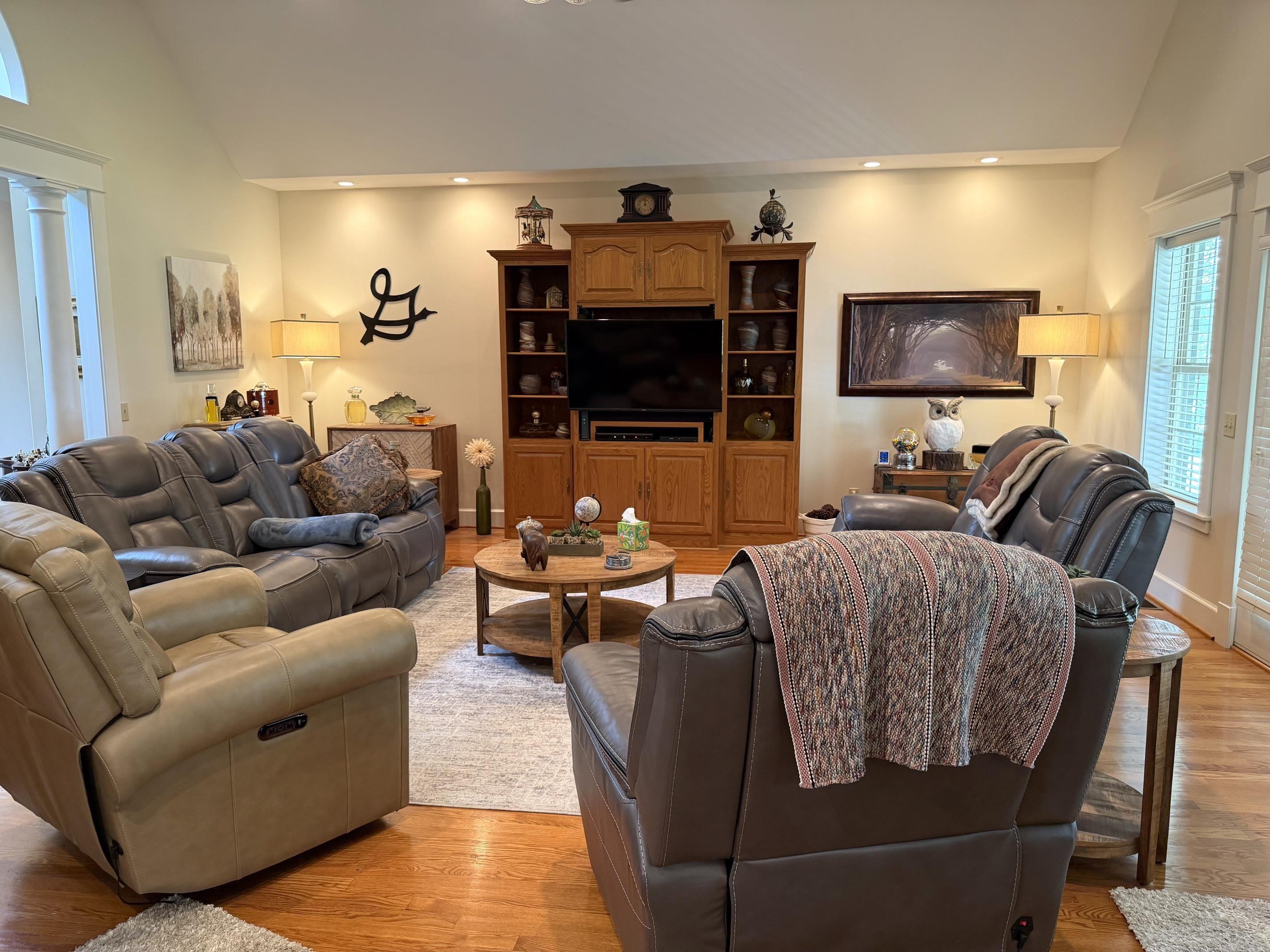EAST SIDE - Residential