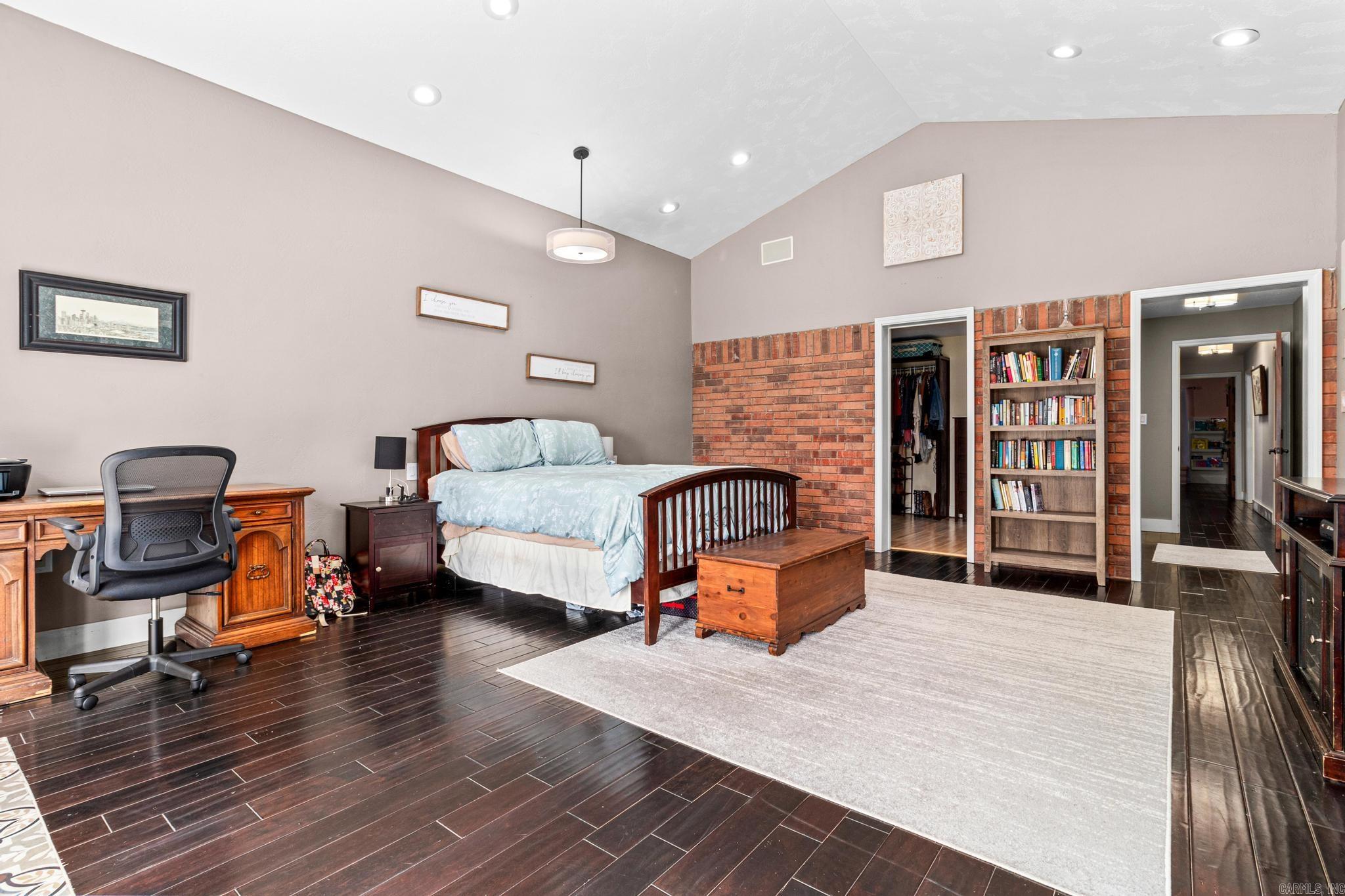 BLACKWOOD & BONE - Residential