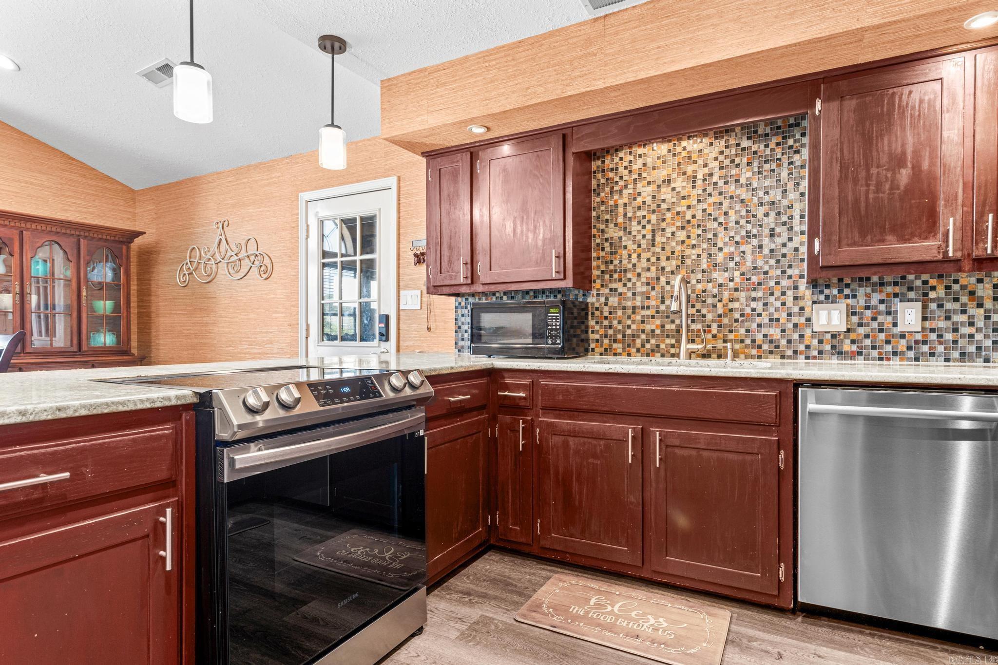 BLACKWOOD & BONE - Residential