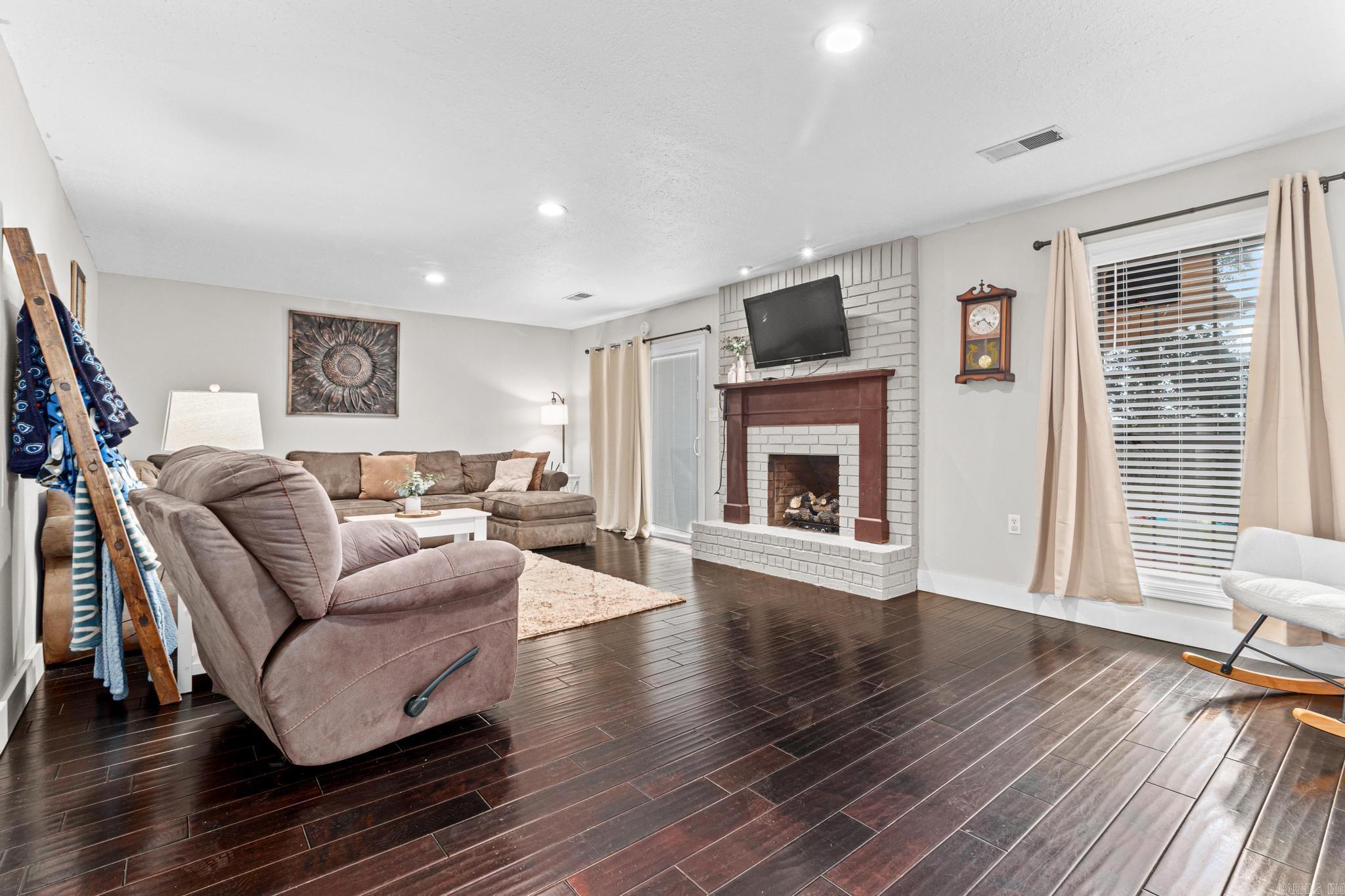 BLACKWOOD & BONE - Residential