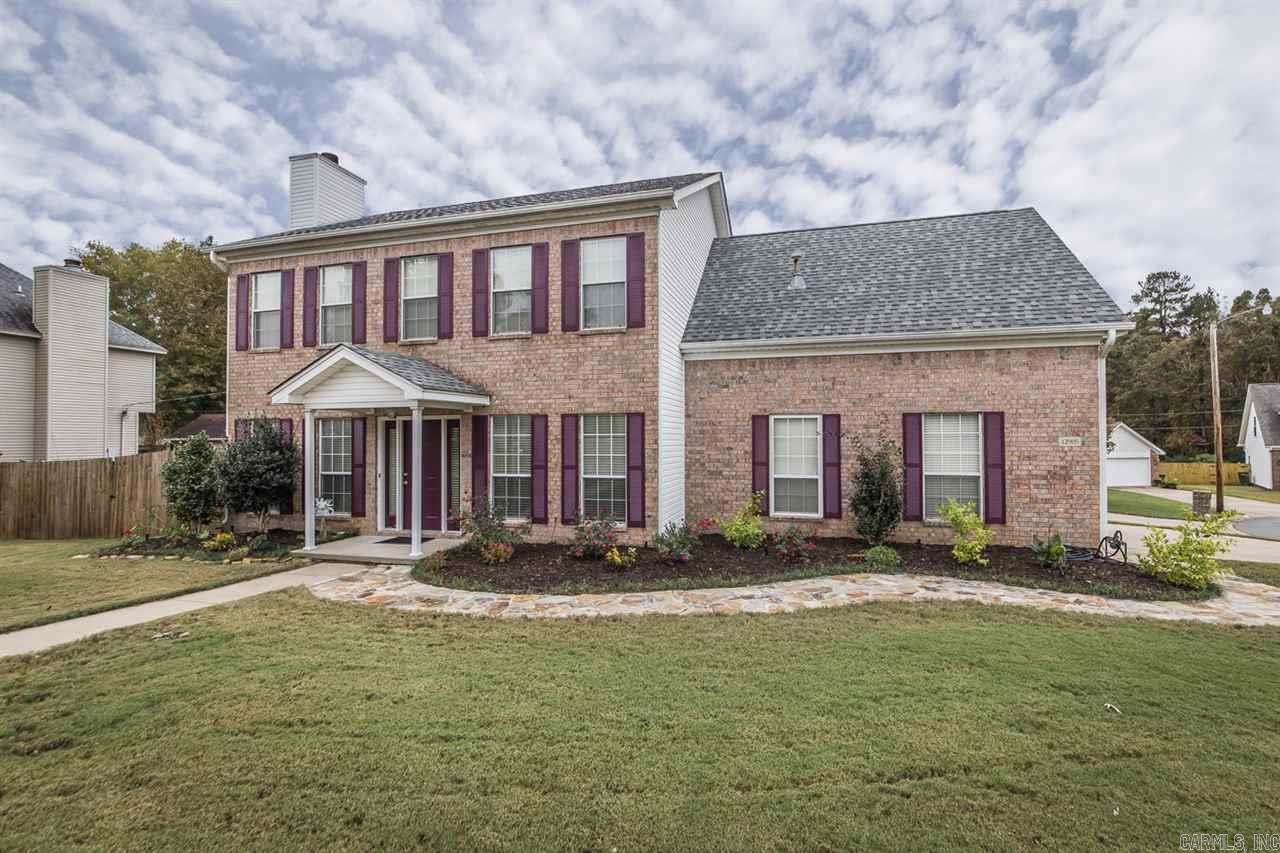 Immaculate One owner home. 3 bedrooms / 2.5 Ba /New paint / Carpet / Hardwoods and tile. Open Kitchen w Breakfast bar, granite counters, stainless gas stove and microwave, eat-in kitchen opens to covered back patio, large pantry. Sep. formal dining, family room with gas log fireplace open to kitchen. Master bedroom has tray ceiling and sitting area with double vanities, jetted tub/separate shower/large walk-in closet. Huge bonus/game room. Side loading garage off cul-de-sac. Lge corner lot. New roof 1.5 yrs