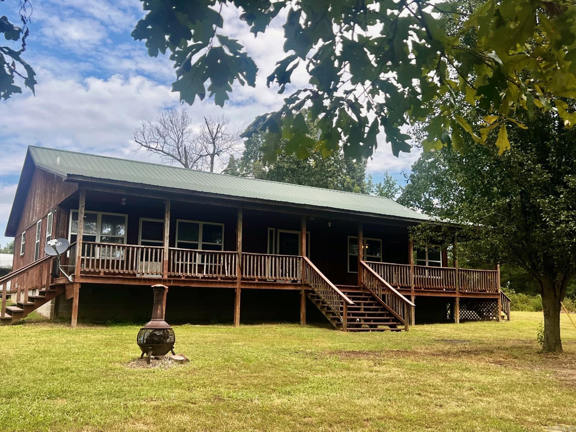 Custom-built home, finely crafted woodwork throughout. Serene view from the expansive front porch, watch the deer & the antelope play...ok, maybe there's no antelope, but plenty of wildlife! Close to Little Red River, great trout fishing! Live the country life, or keep it as a combo vacation home/VRBO, let it pay for itself! Separate 24x26 drive-thru garage with workbench & lights. Hidden safe room. Open floor plan gives expansive feel to the living/dining/kitchen. Large pantry. Laundry room comes complete with w/d and freezer. Freshly graveled circular drive. Huge mbr features separate whirlpool tub, and walk-in shower.  Gas-log fireplace & gas range use propane, 300lb tank stays. NOTE-back of house faces road, front faces the lovely view. Will repaint sheetrock rooms, buyer's choice of color.