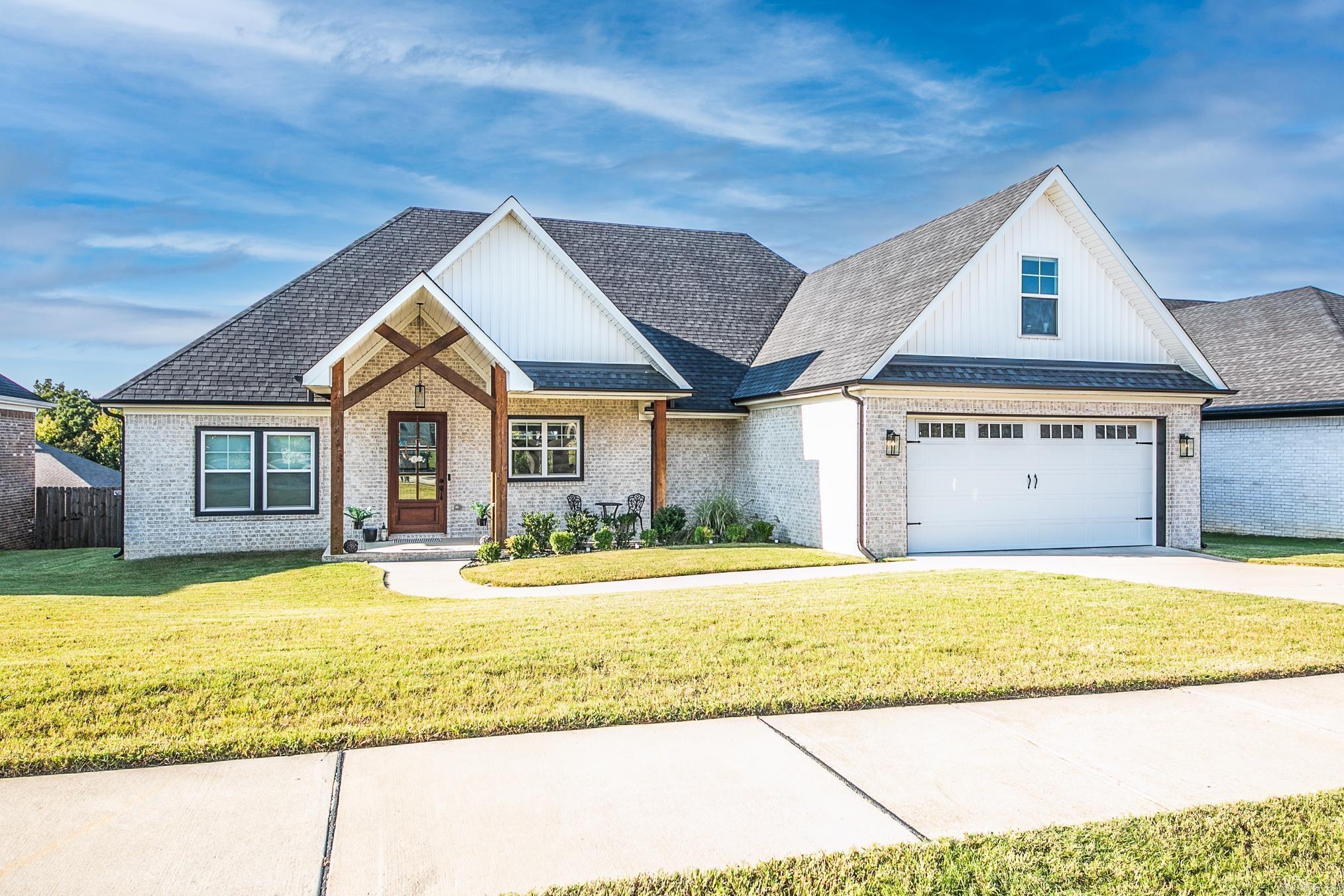 Beautiful 4 bed, 3 bath in The Creekside Addition! No smoking/vaping. Application Fee/Background Check/Rental Verification/Security Deposit required. 2 Pets allowed with restrictions, $250 non refundable pet fee per pet.