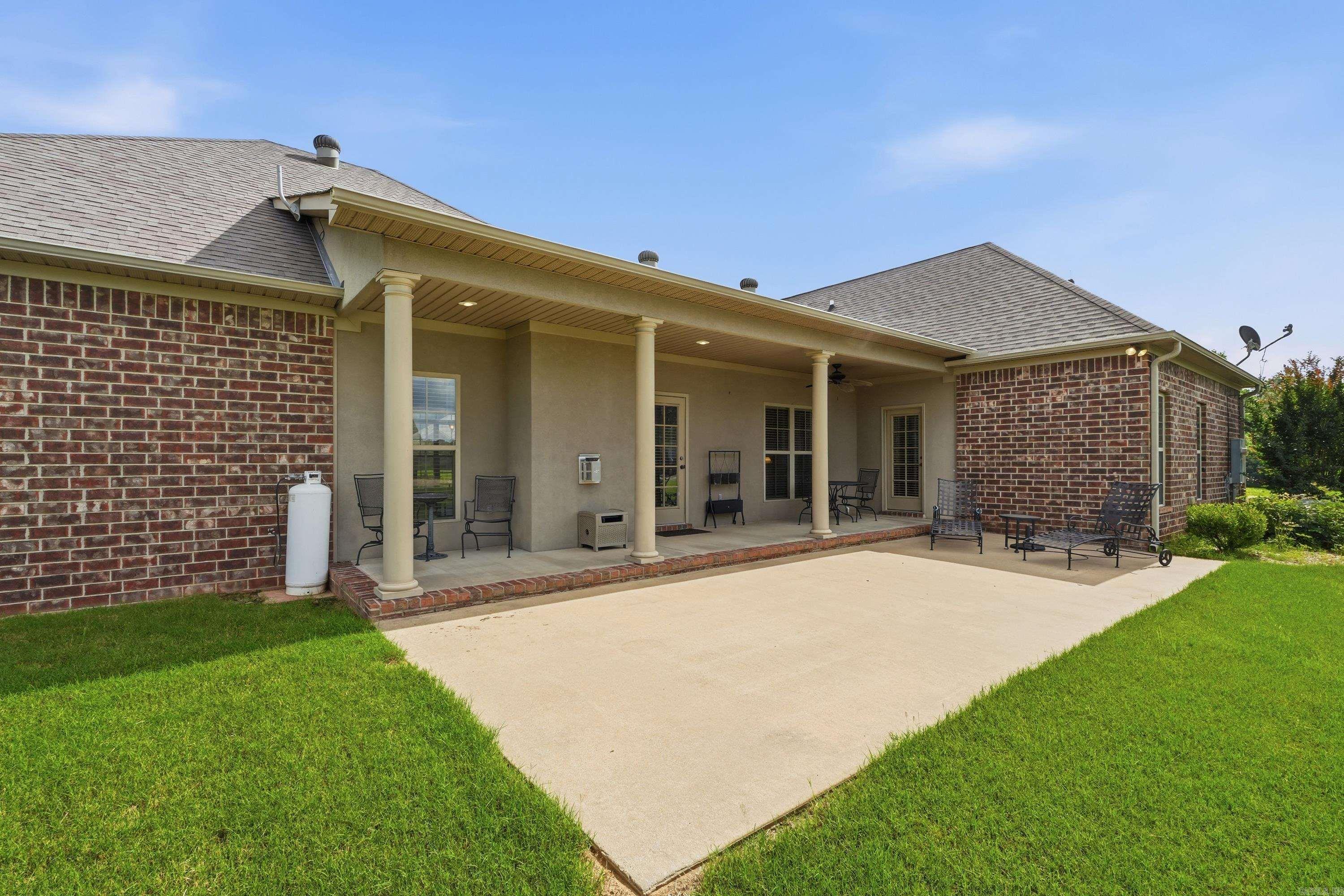HUNTINGTON ESTATES - Residential