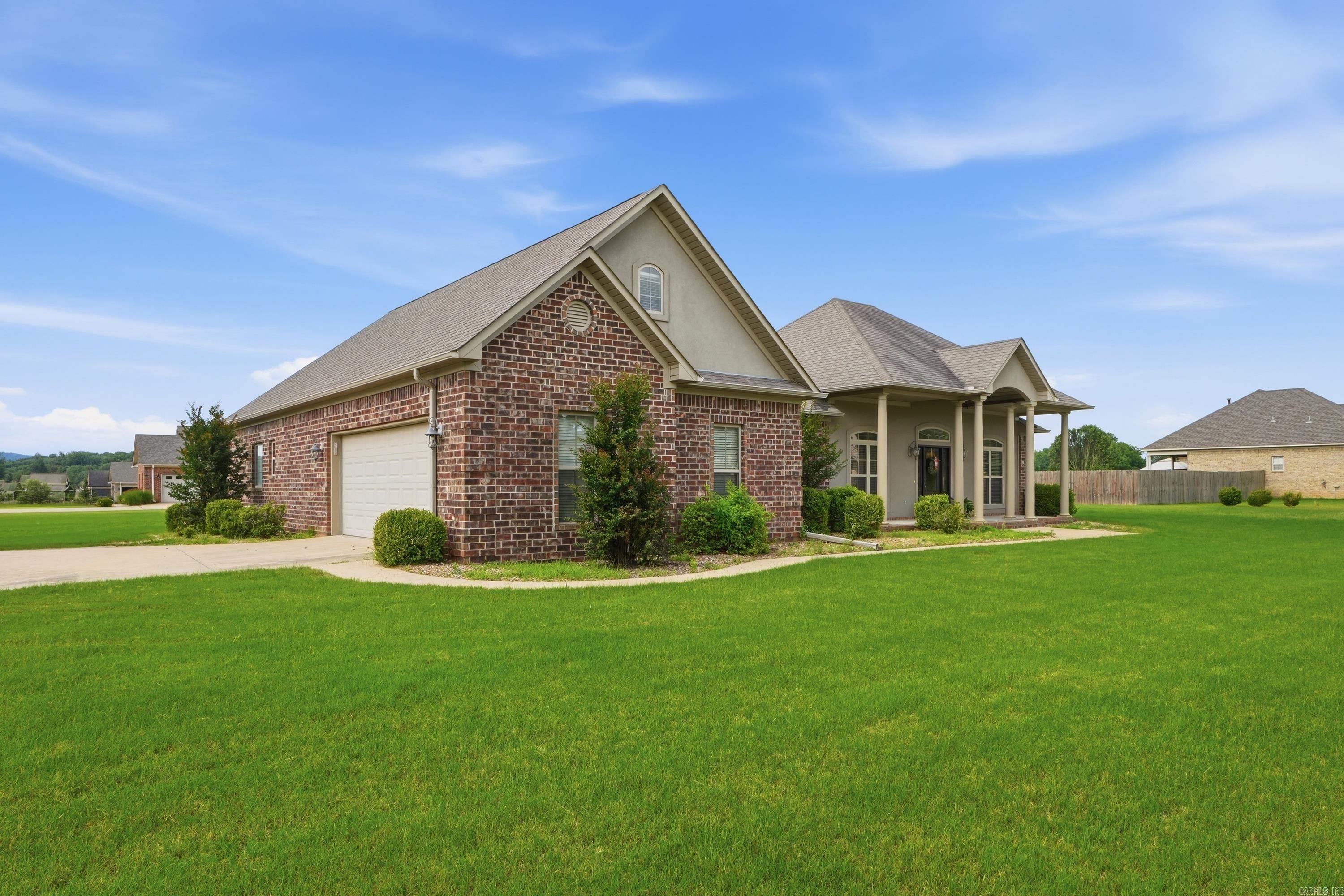 HUNTINGTON ESTATES - Residential