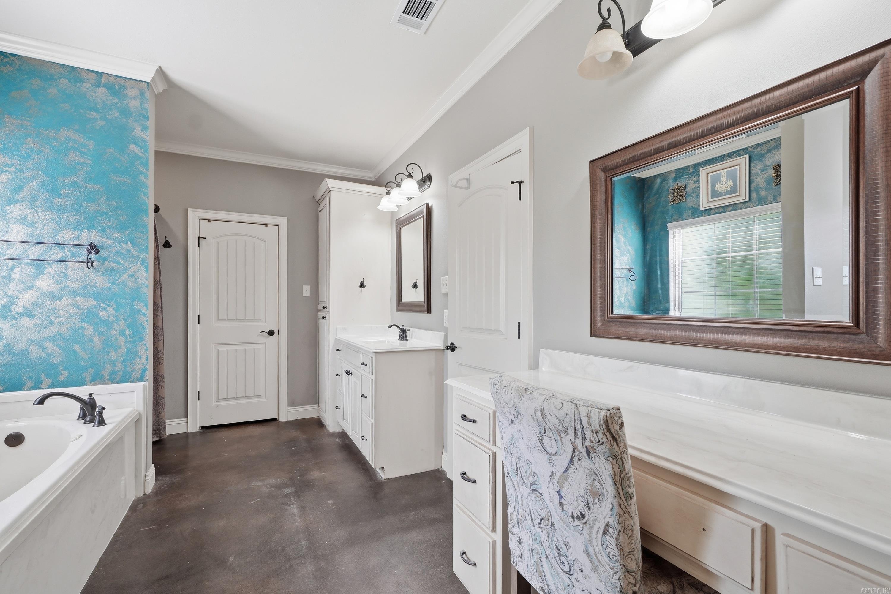 HUNTINGTON ESTATES - Residential
