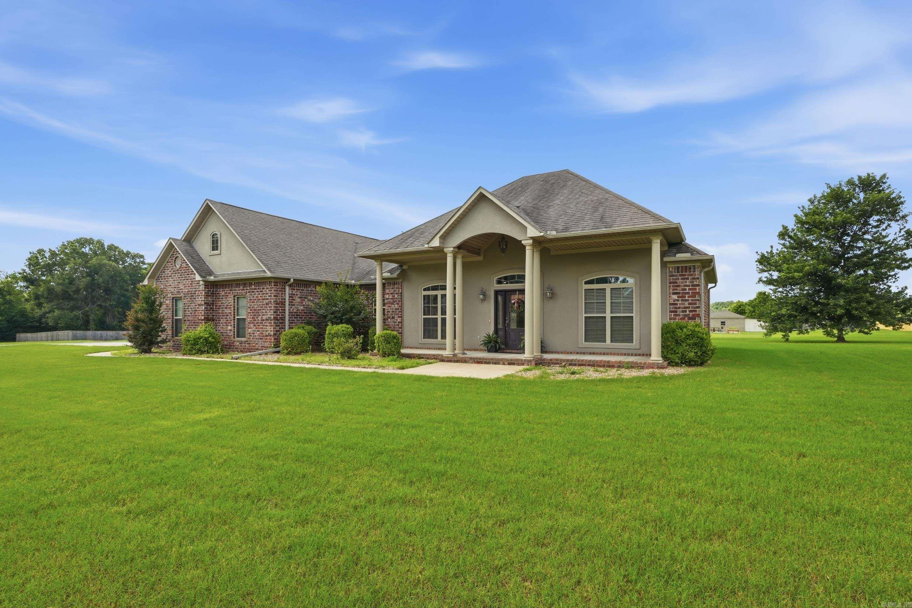 HUNTINGTON ESTATES - Residential