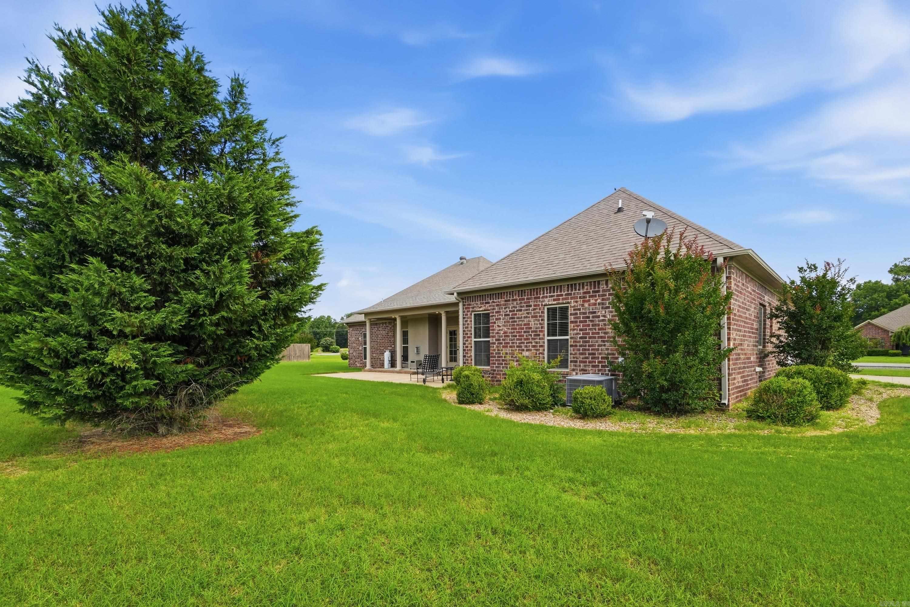 HUNTINGTON ESTATES - Residential