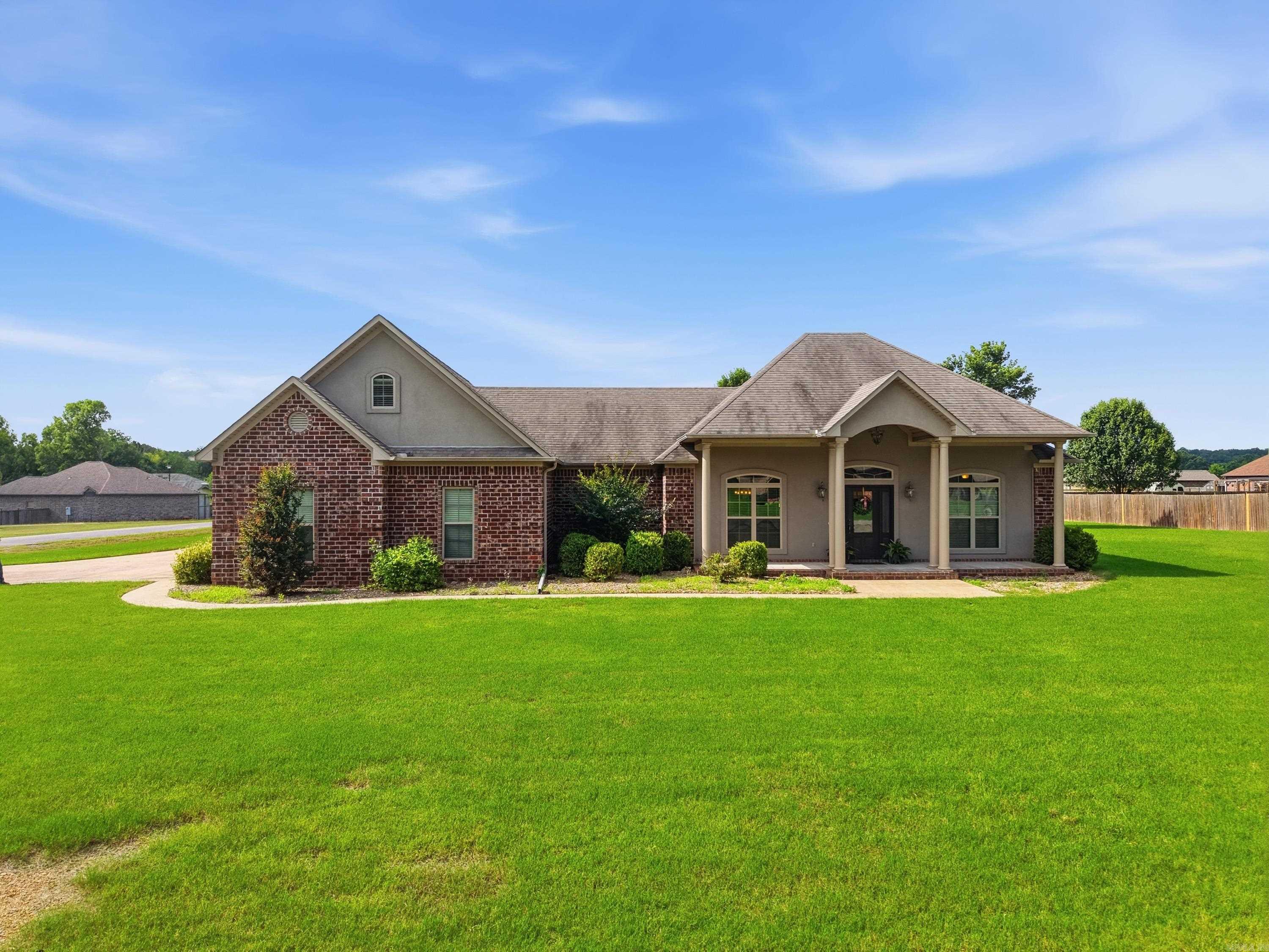 HUNTINGTON ESTATES - Residential