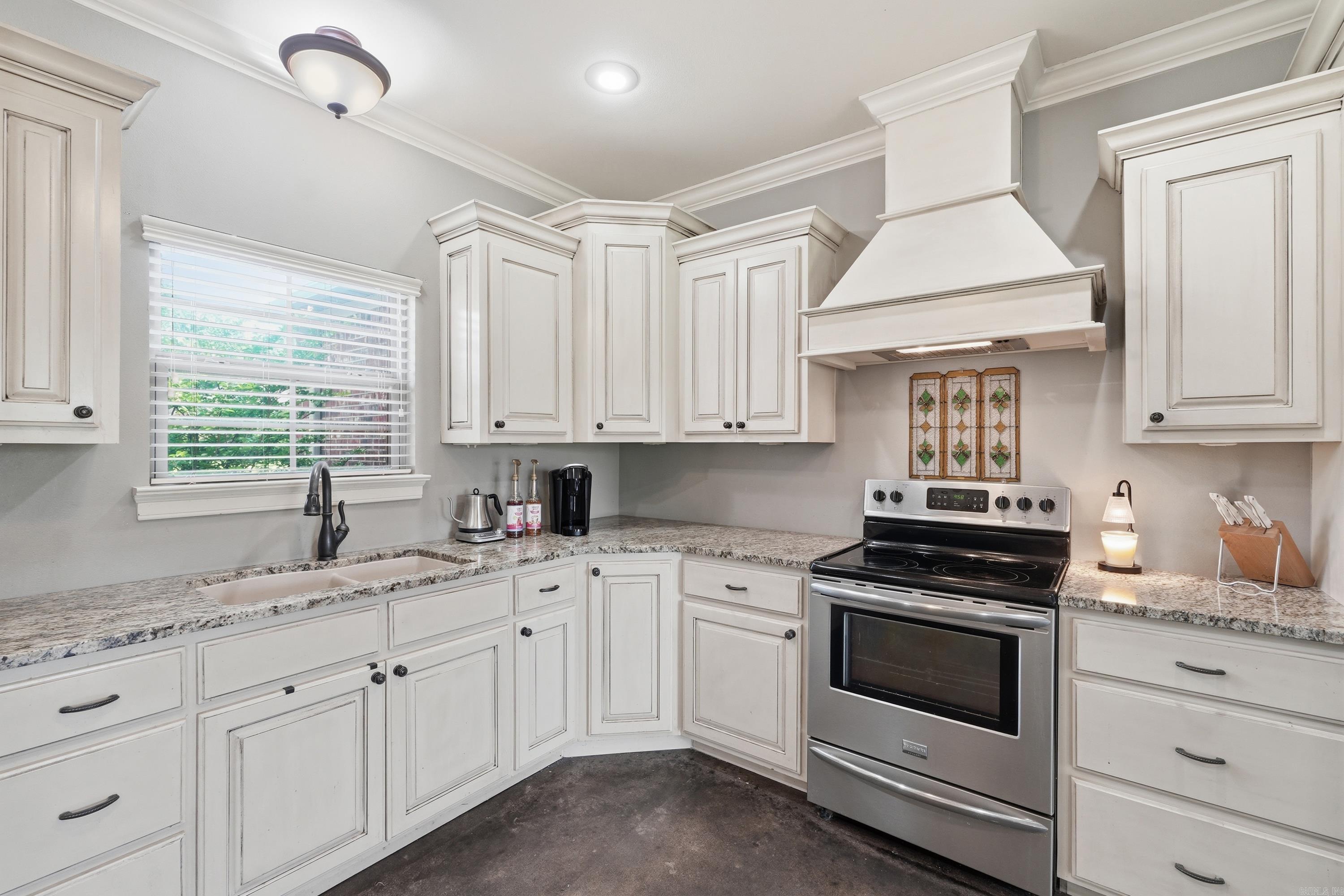 HUNTINGTON ESTATES - Residential