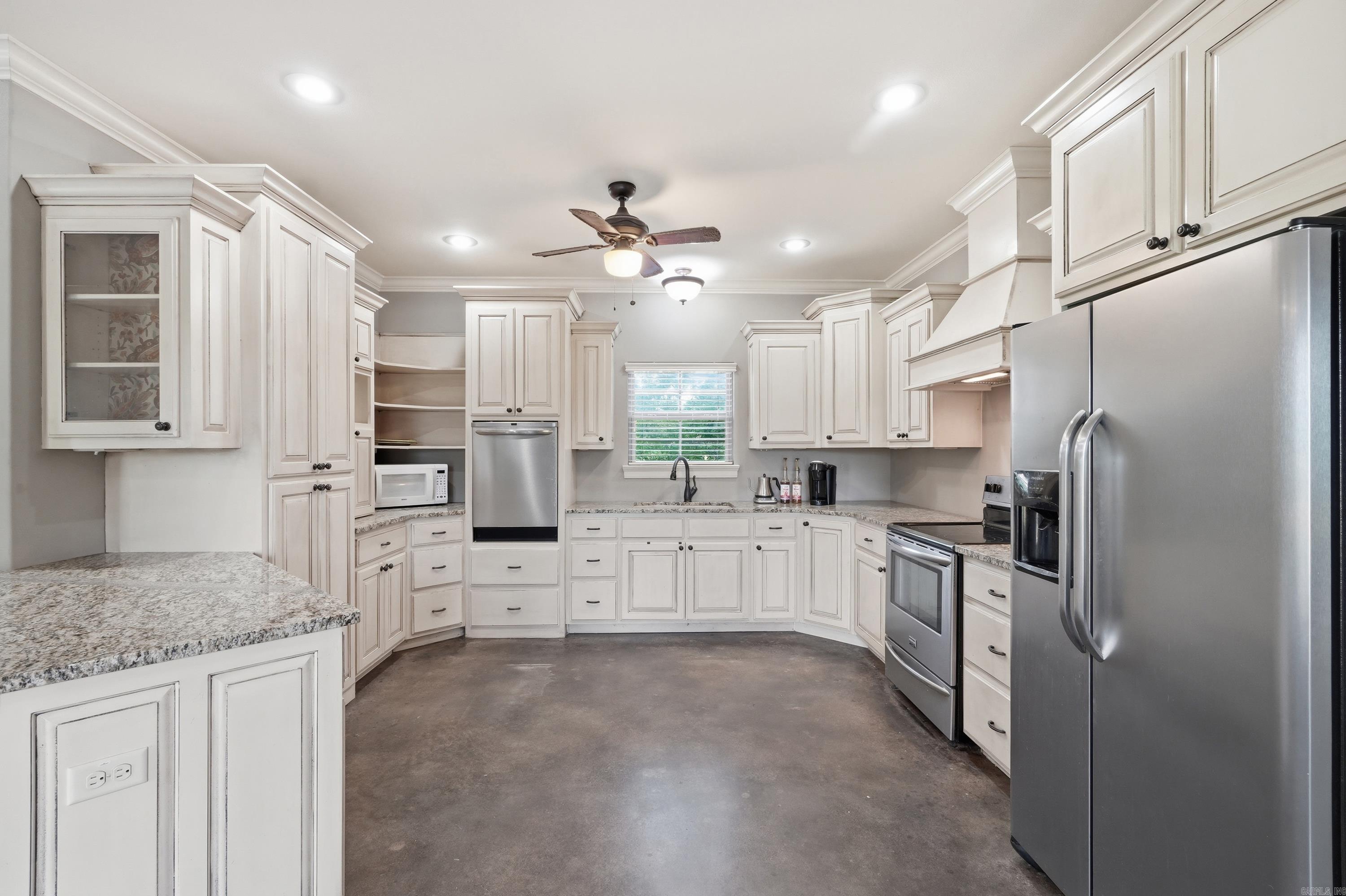 HUNTINGTON ESTATES - Residential
