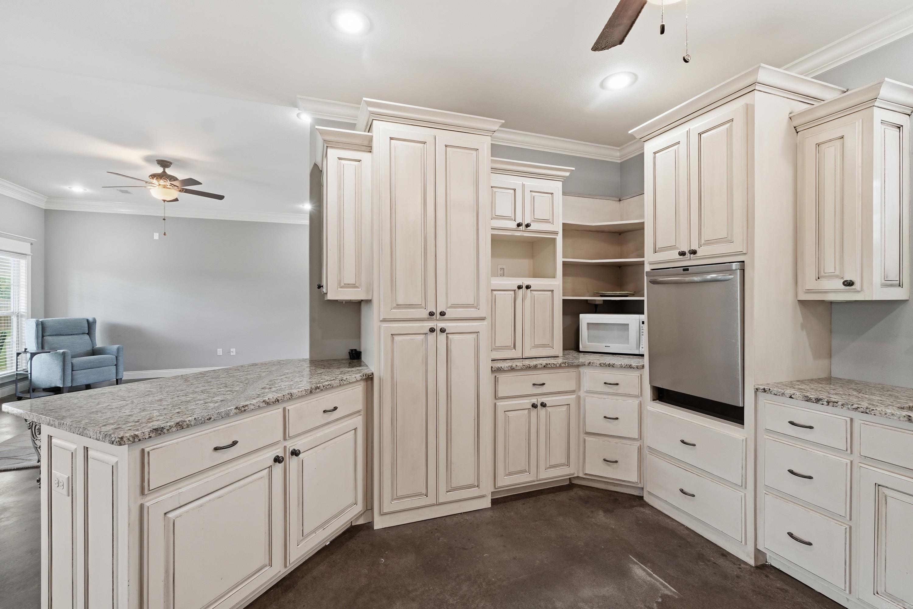 HUNTINGTON ESTATES - Residential