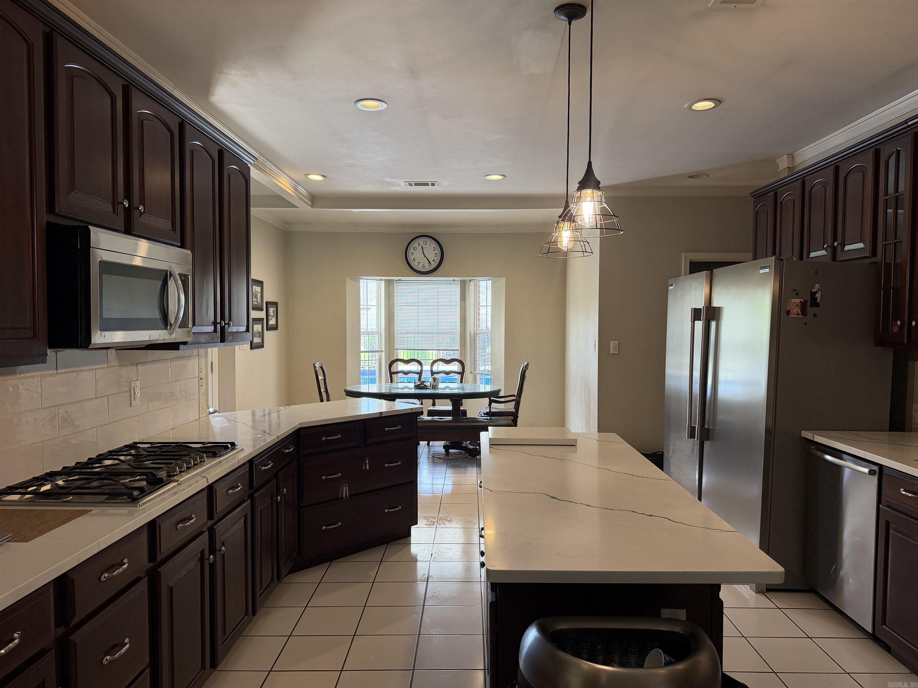 COUNTRY ESTATES - Residential