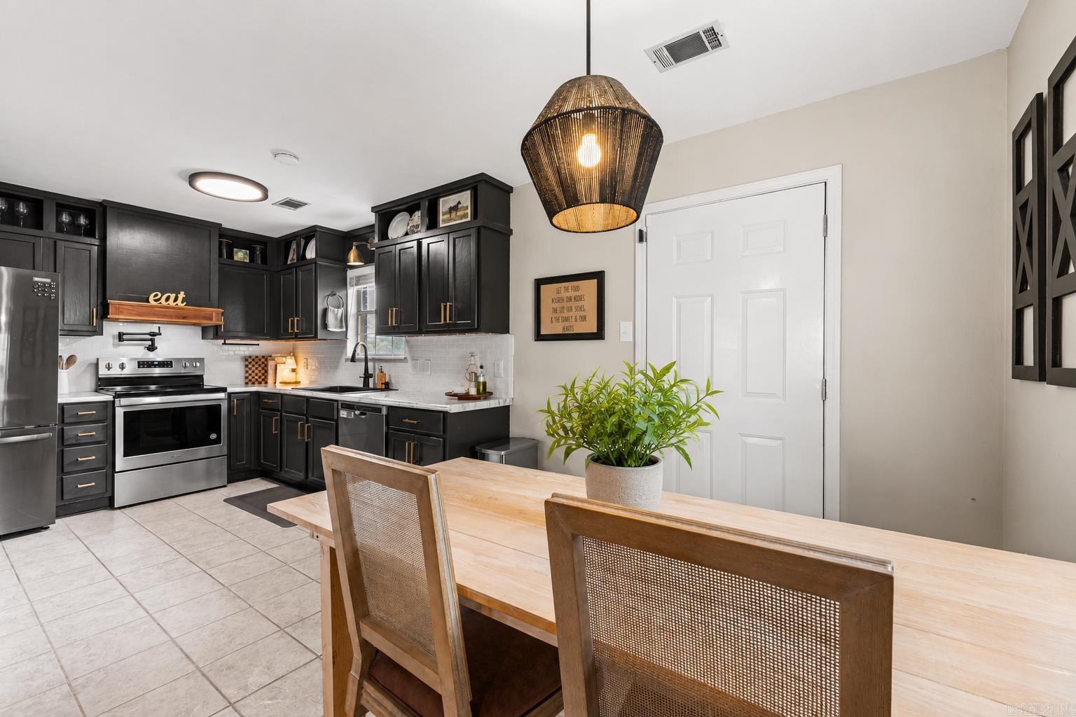 HUNTERS COVE - Residential
