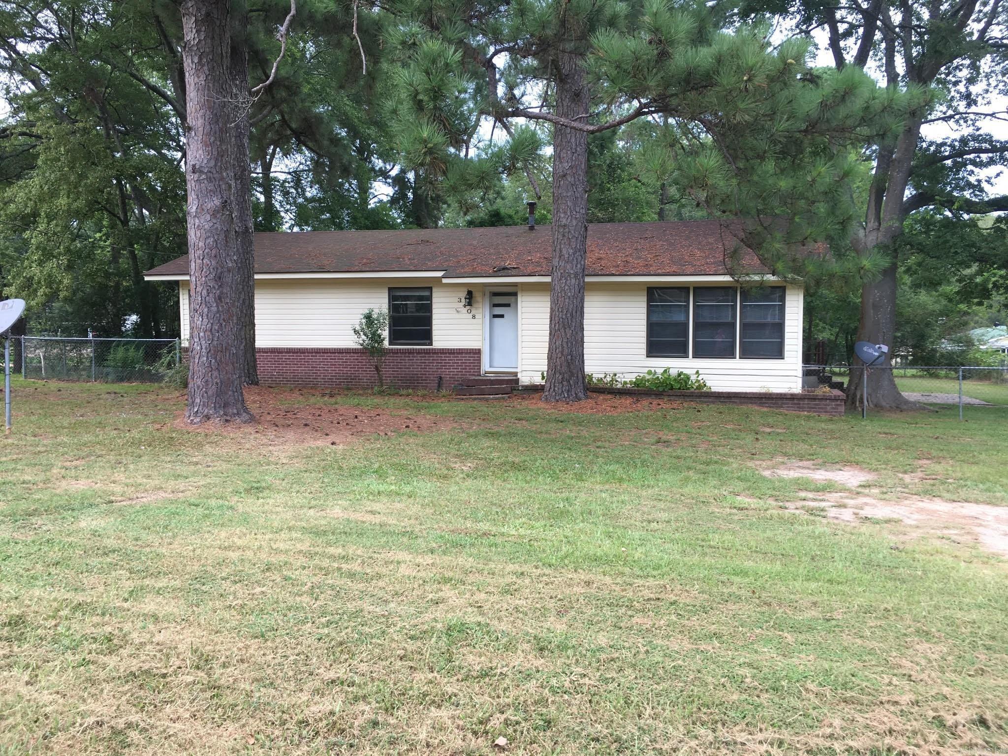 3 Bedroom, 1 Bathroom Home in Ruddell Acres — Large Lot  Welcome to this charming 3 bed, 1 bath home in Ruddell Acres. The home features a comfortable layout with spacious living areas and great potential to make it your own.  Enjoy outdoor space with a large lot, perfect for gardening, entertaining, or future expansion.  Rental income: Currently rented for $900, making this a strong option for investors or anyone looking for an income-producing property.  Don’t miss the opportunity to own a home in Ruddell Acres—schedule your showing today!